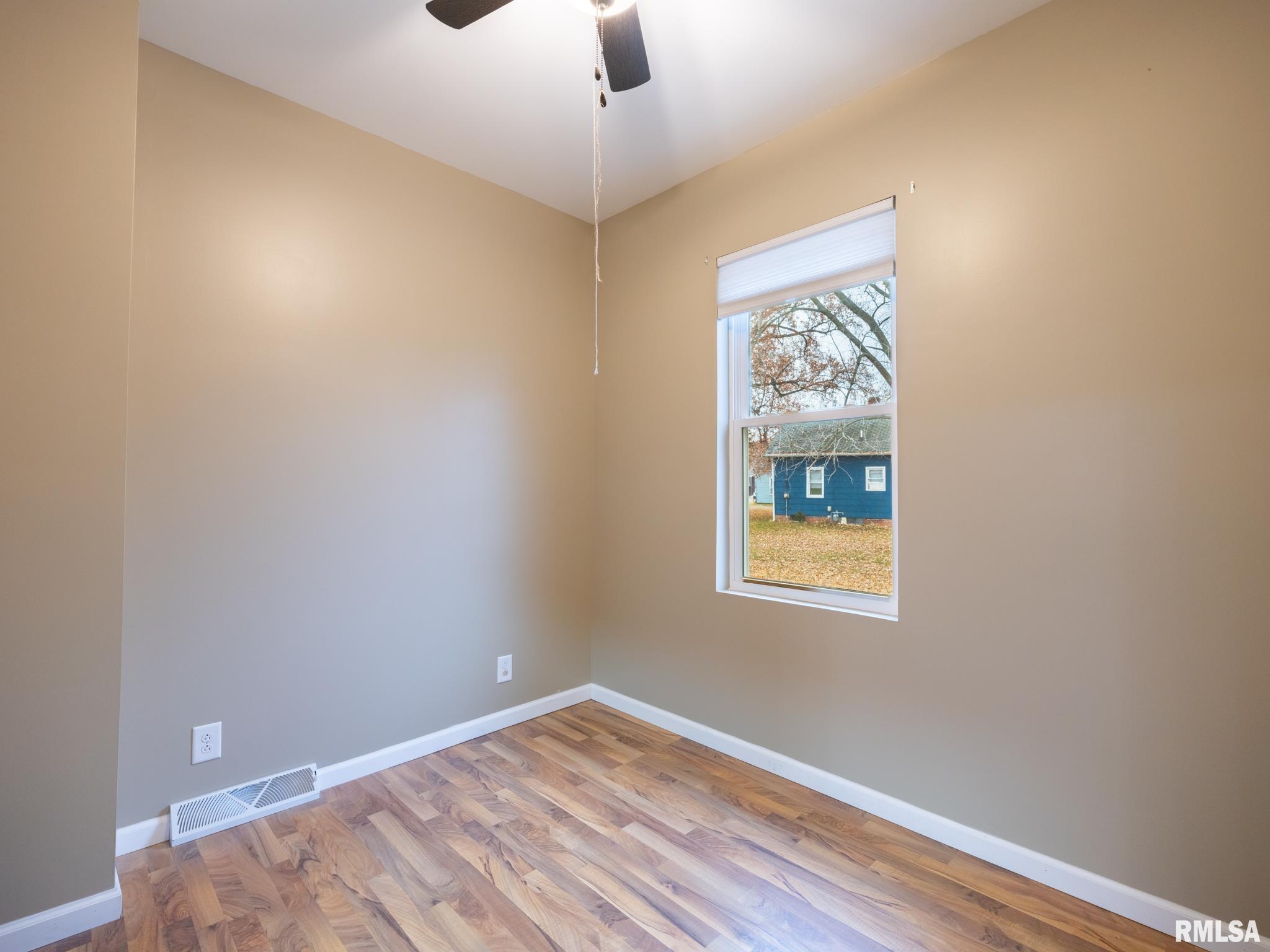 100 S SANDERSON Avenue