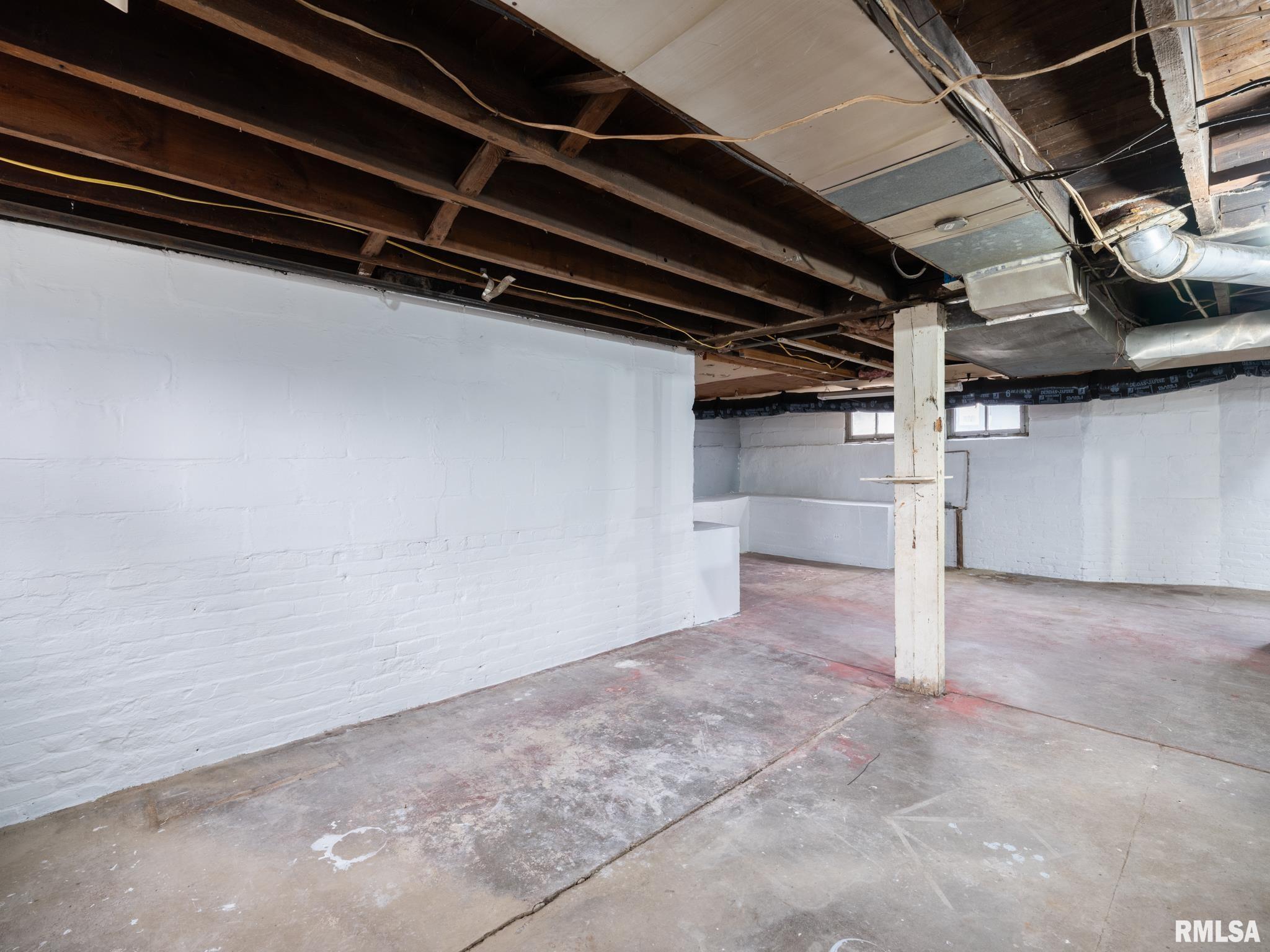 100 S SANDERSON Avenue