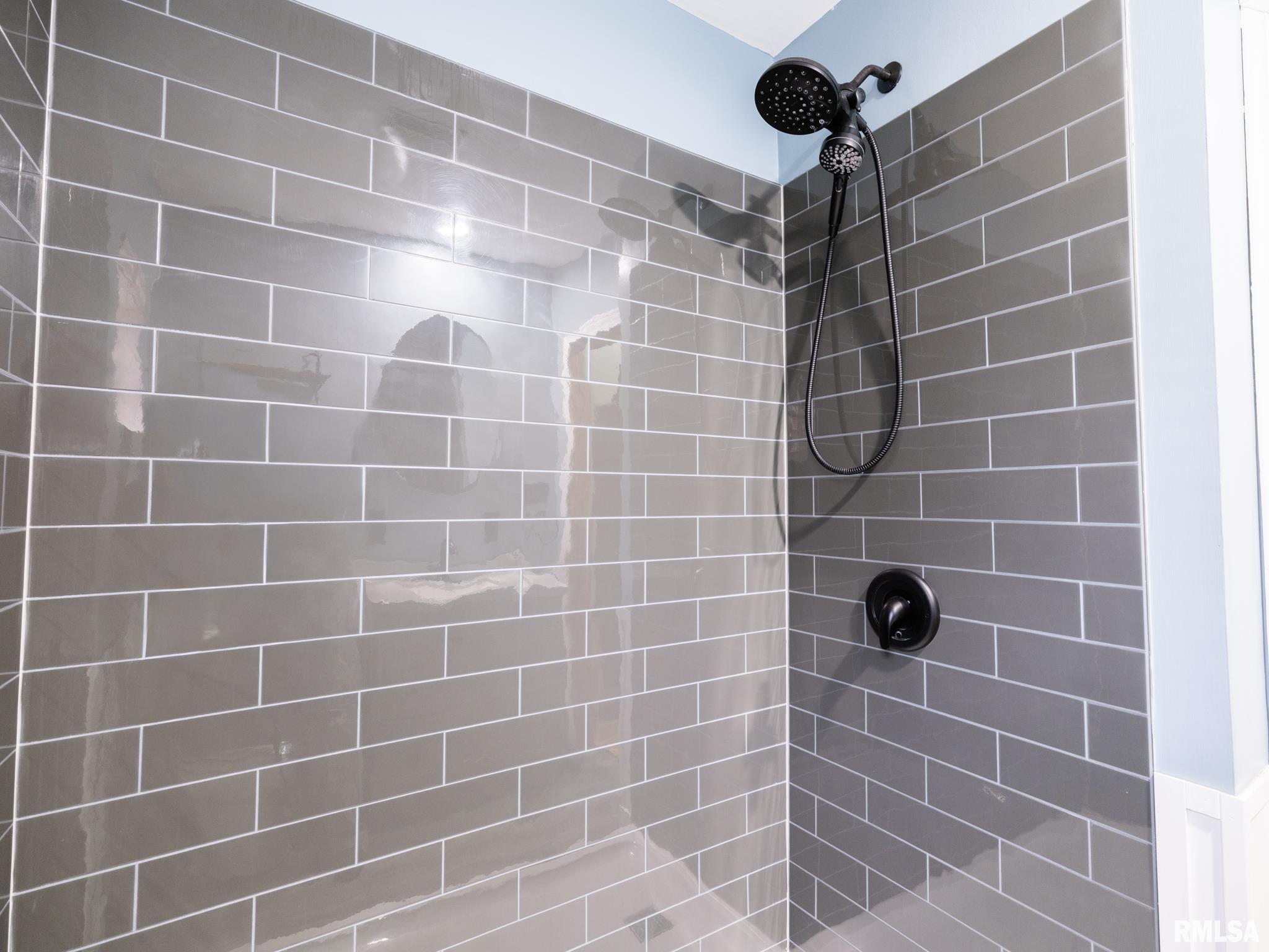 100 S SANDERSON Avenue