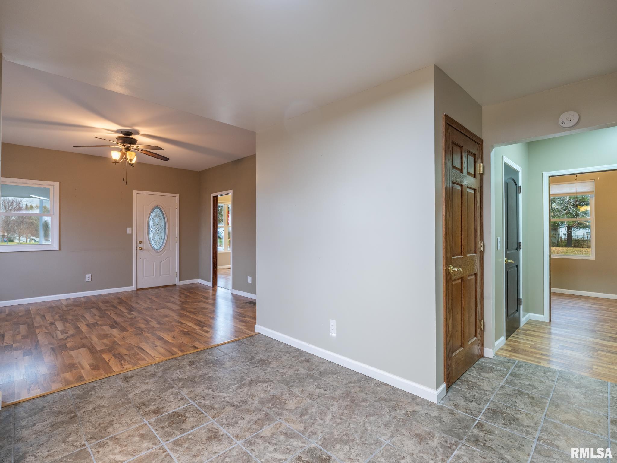 100 S SANDERSON Avenue