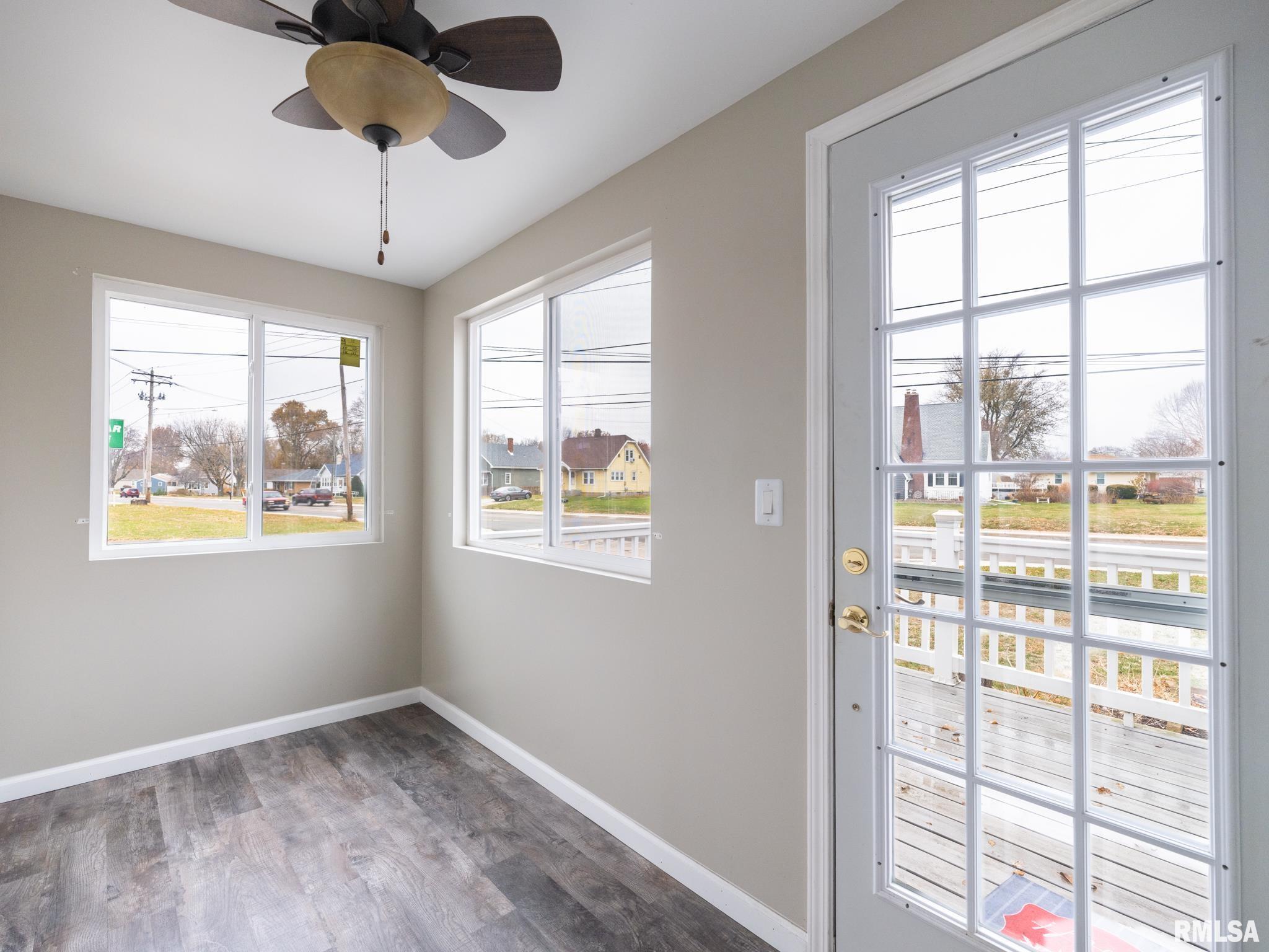 100 S SANDERSON Avenue