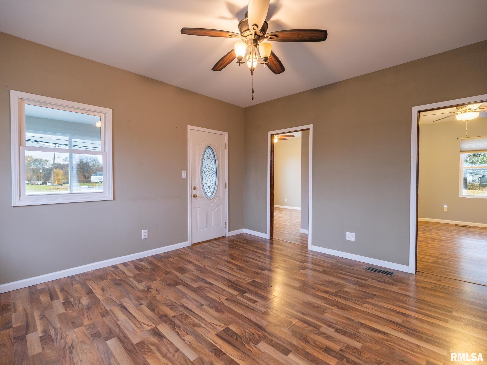 100 S SANDERSON Avenue