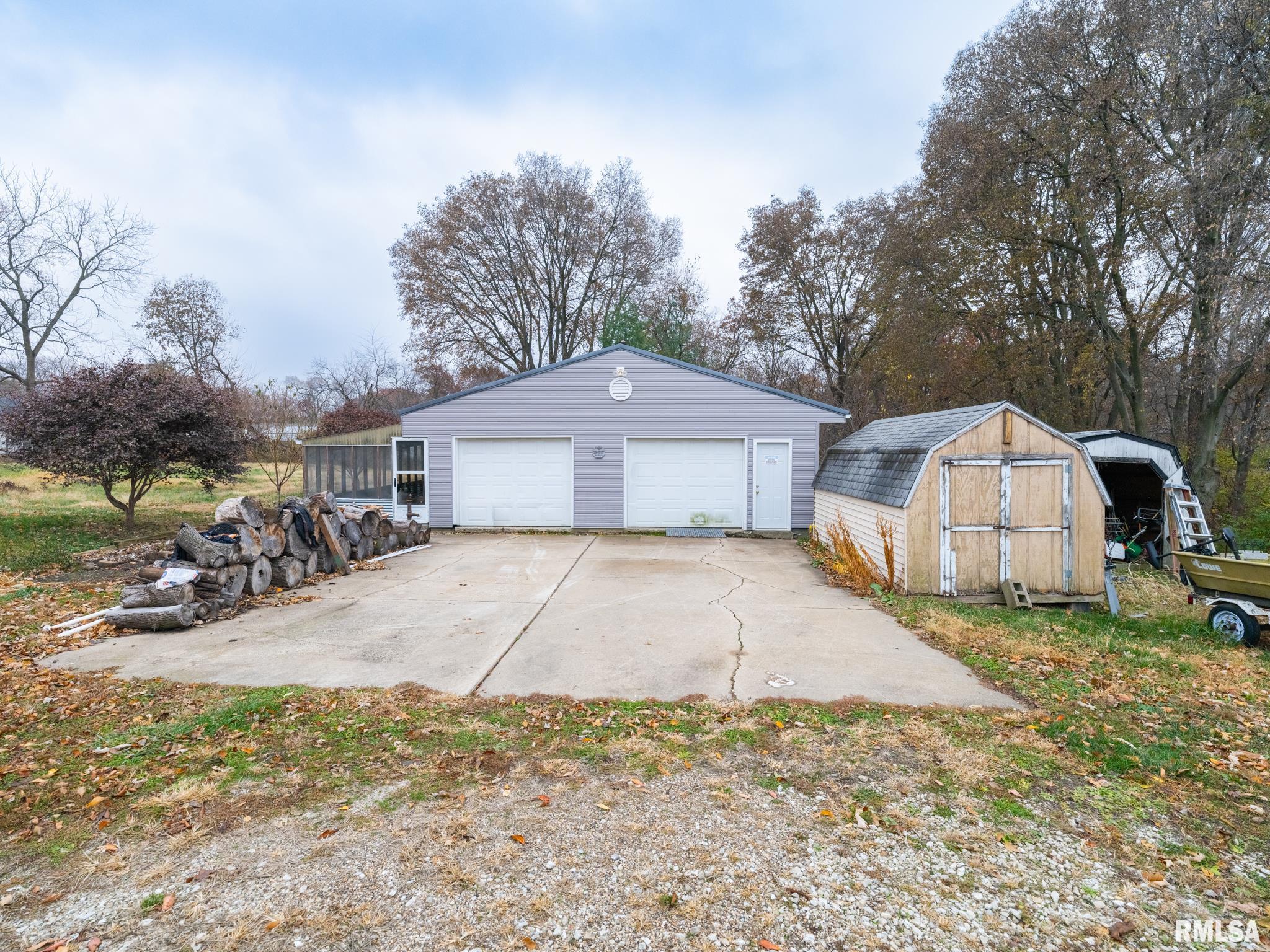 100 S SANDERSON Avenue