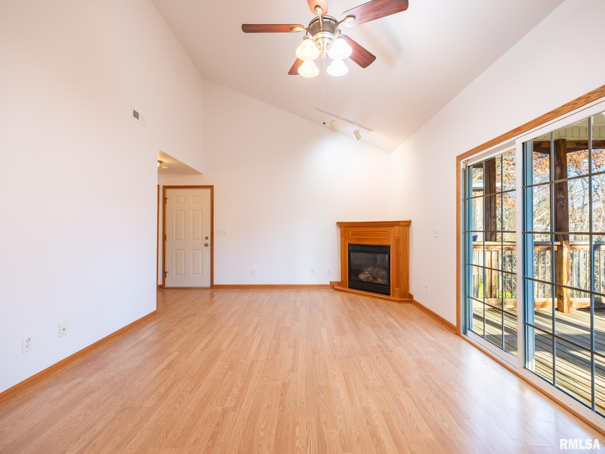 3444 W DORCHESTER Ridge Unit: F