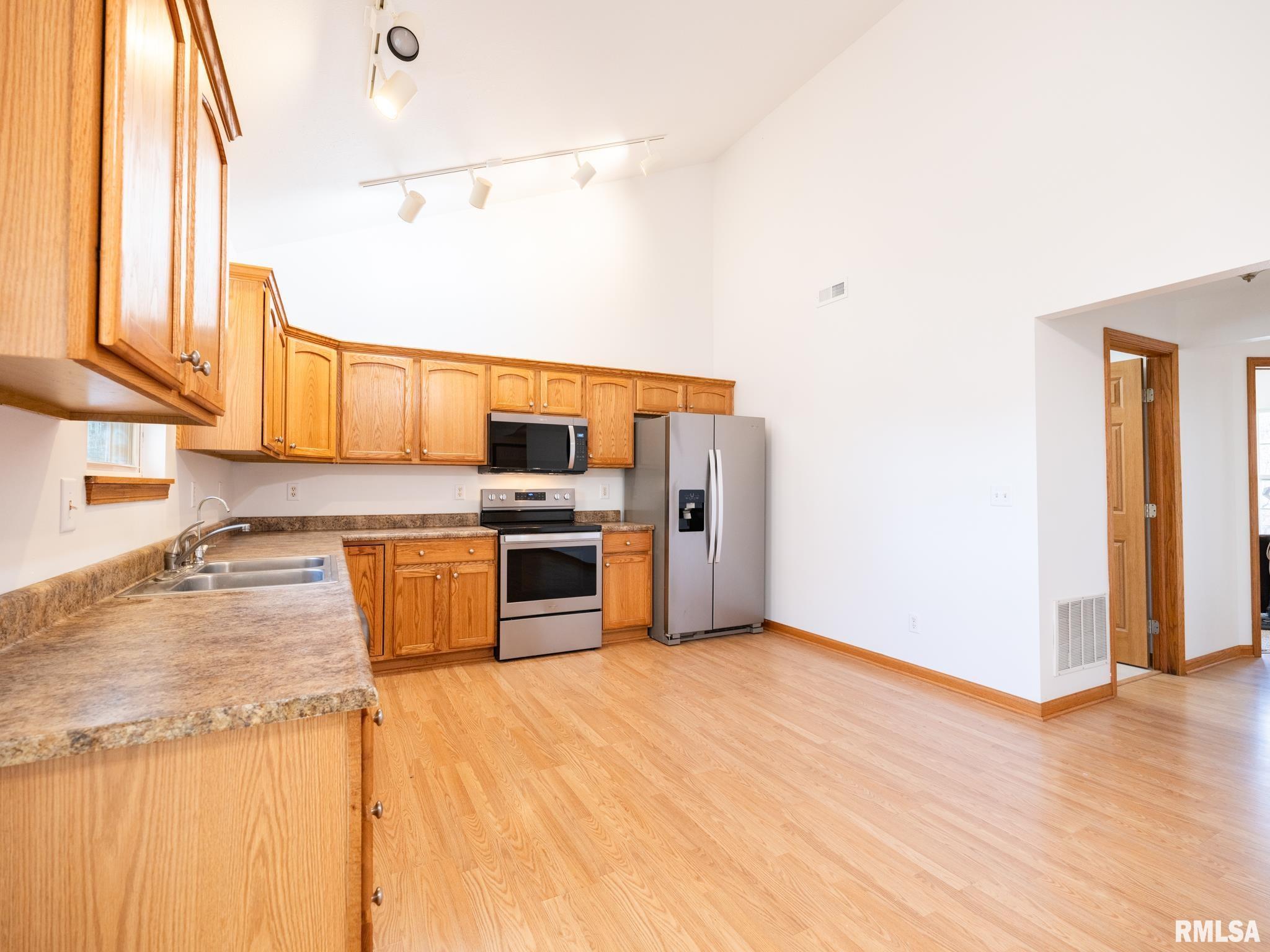 3444 W DORCHESTER Ridge Unit: F