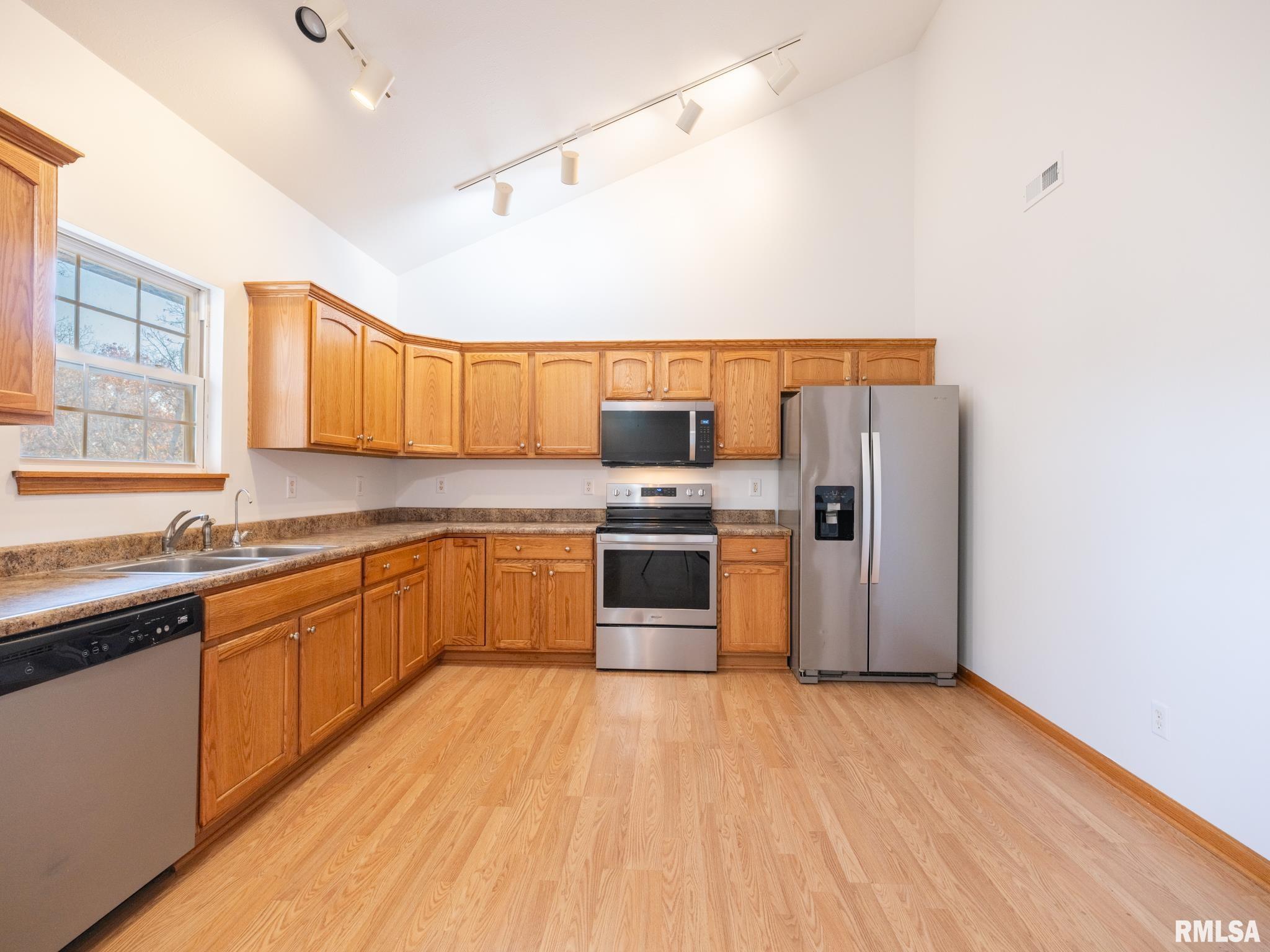 3444 W DORCHESTER Ridge Unit: F