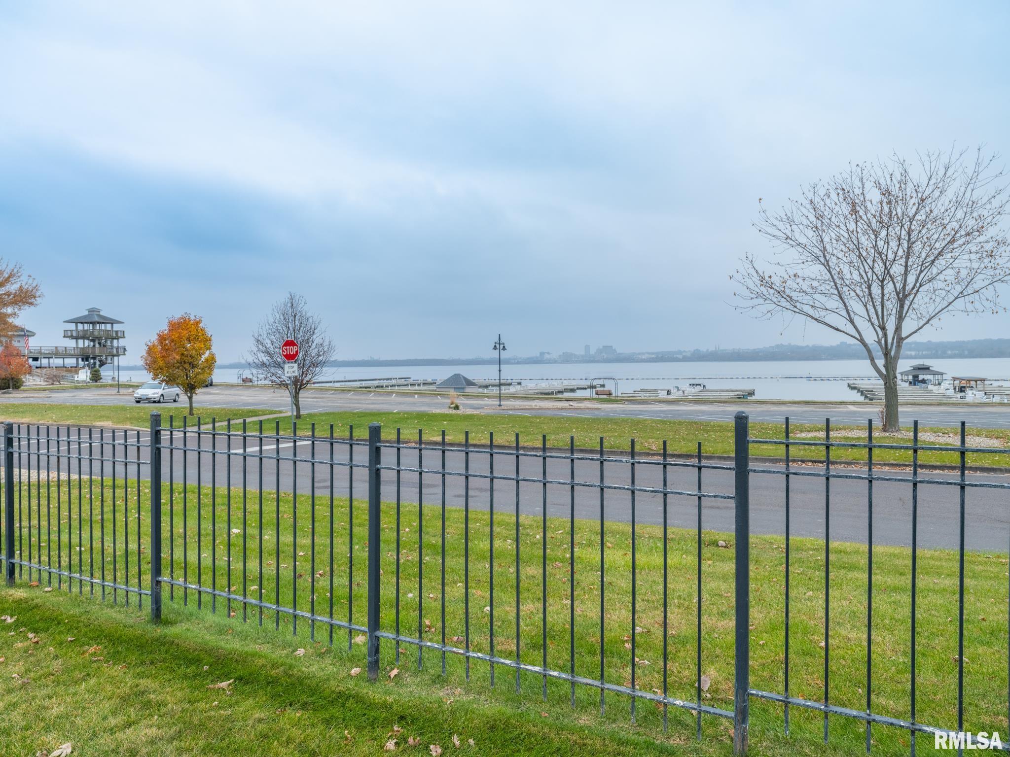 414 HARBOR POINTE Drive