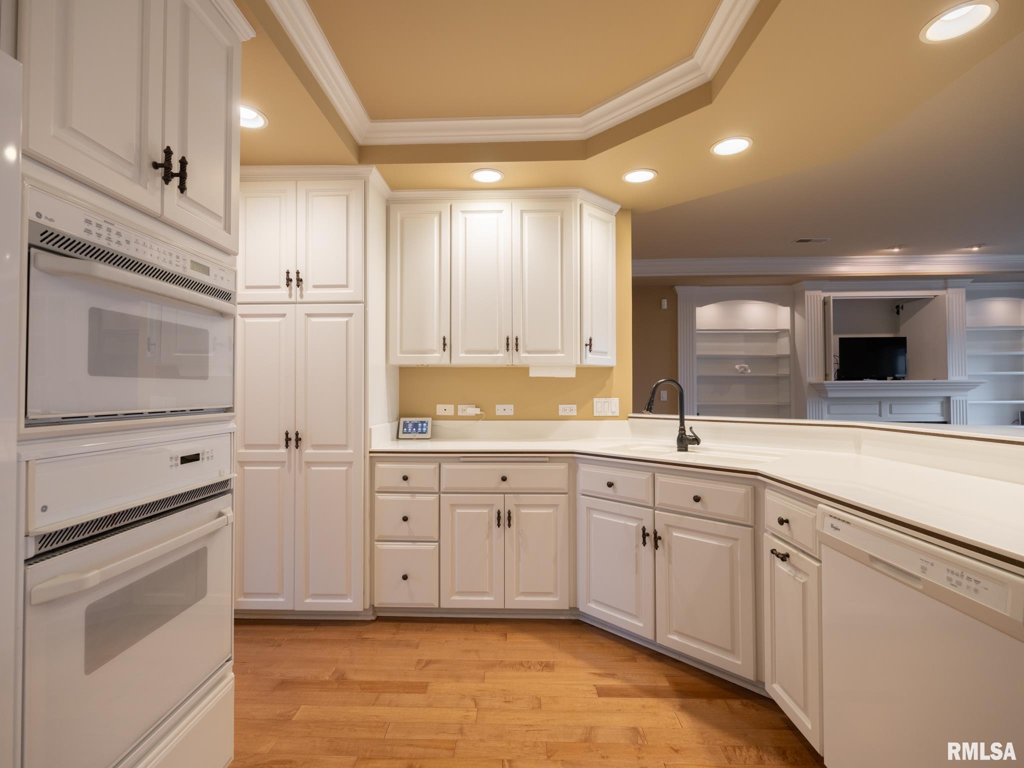 414 HARBOR POINTE Drive