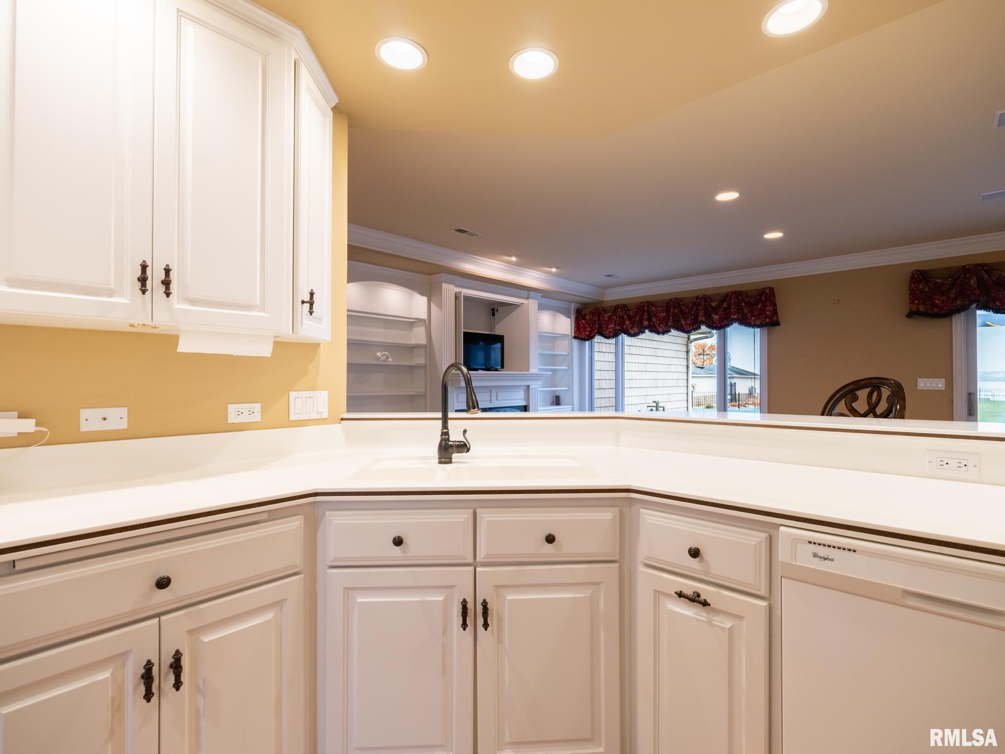 414 HARBOR POINTE Drive