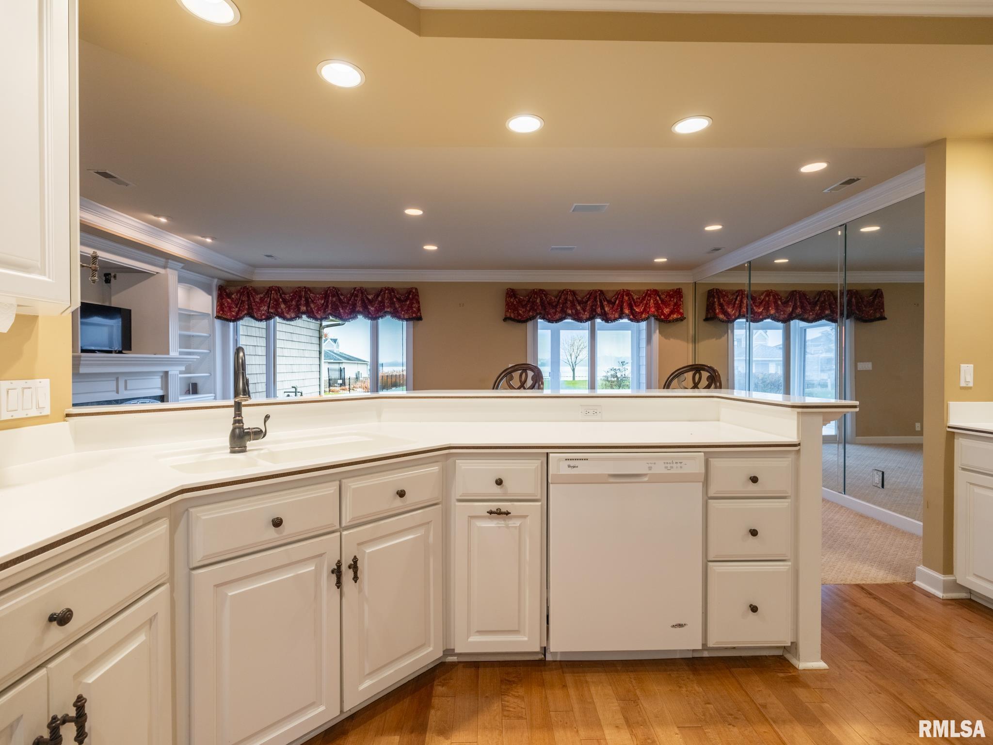 414 HARBOR POINTE Drive