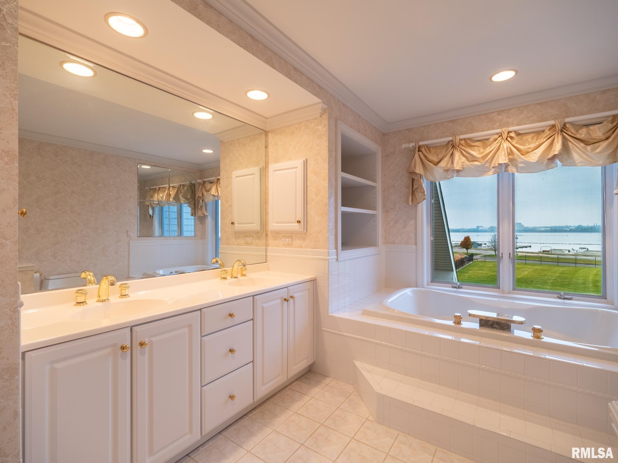 414 HARBOR POINTE Drive