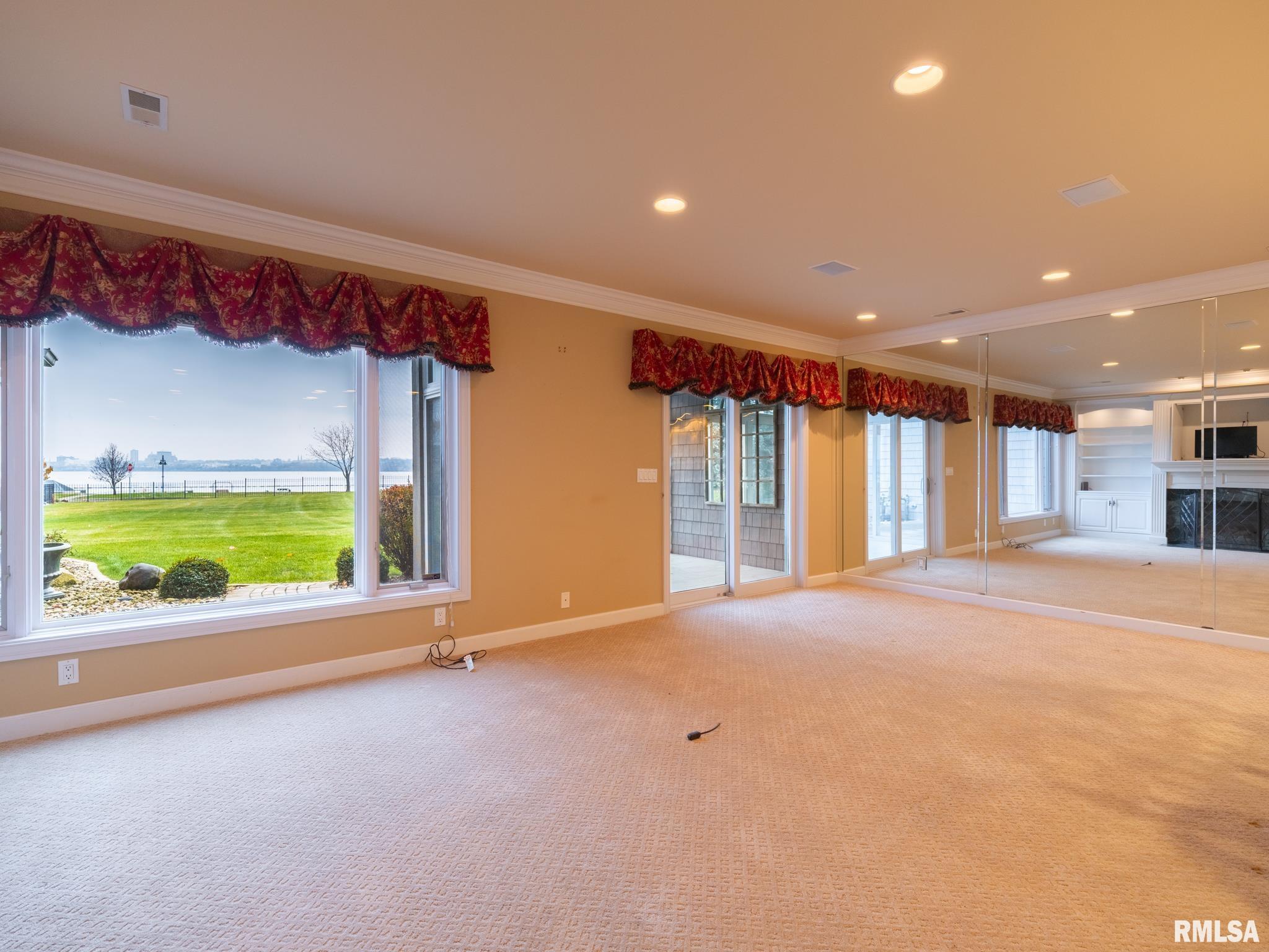 414 HARBOR POINTE Drive