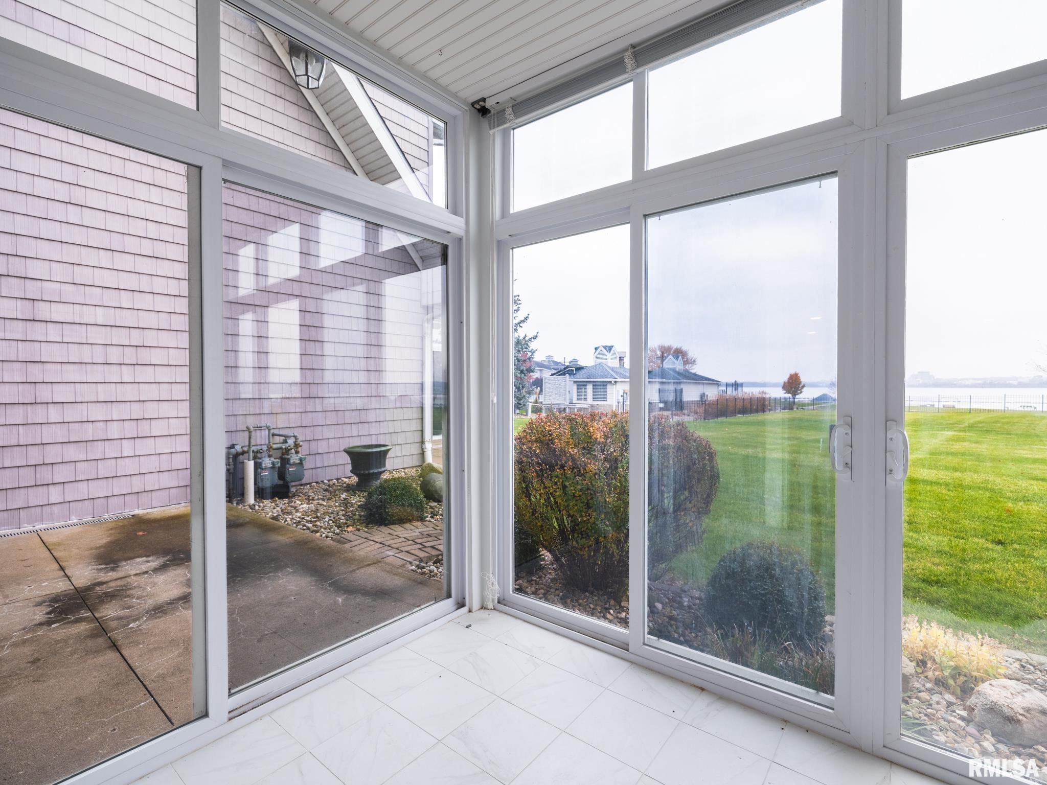 414 HARBOR POINTE Drive