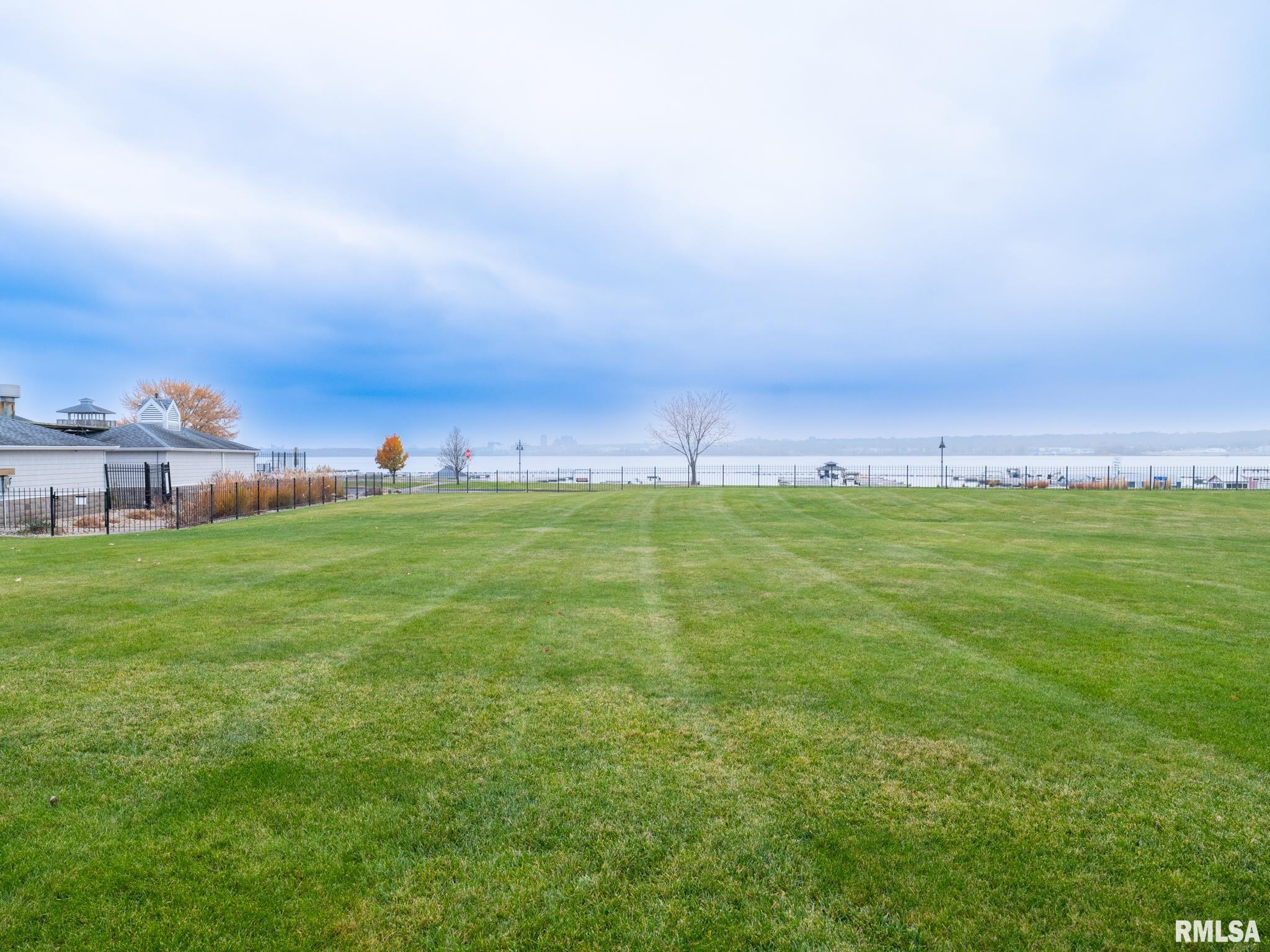 414 HARBOR POINTE Drive