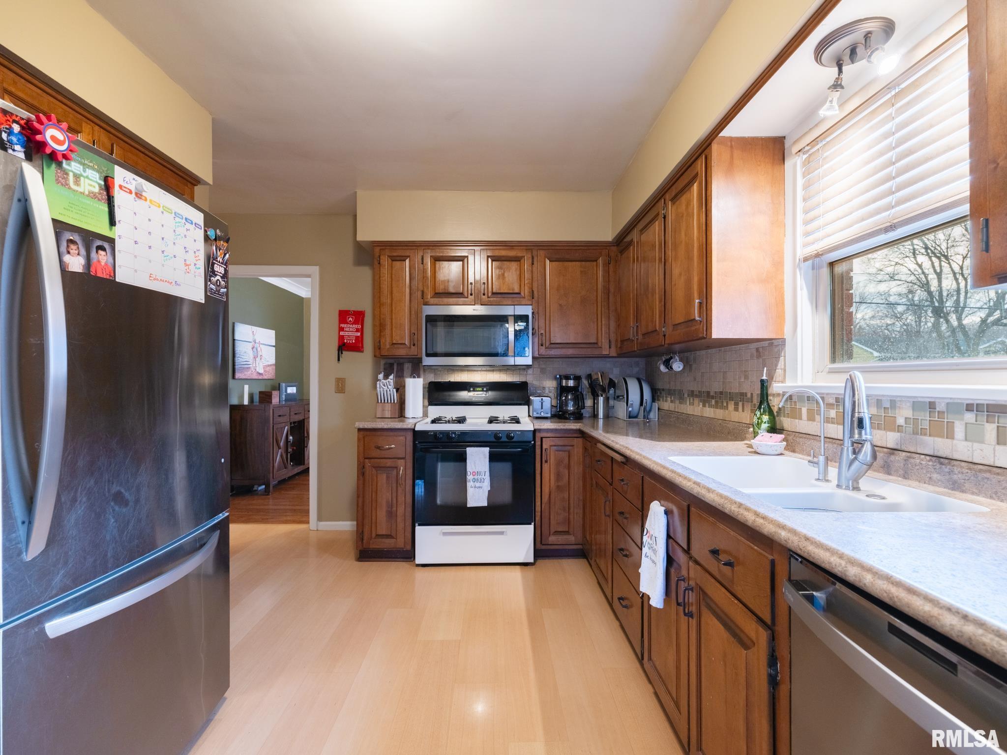 2815 W ROHMANN Avenue