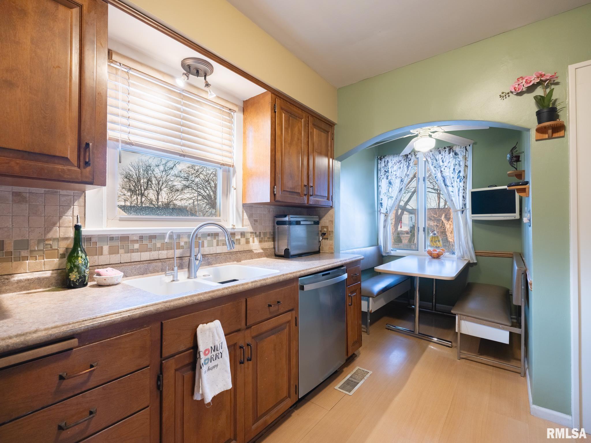 2815 W ROHMANN Avenue