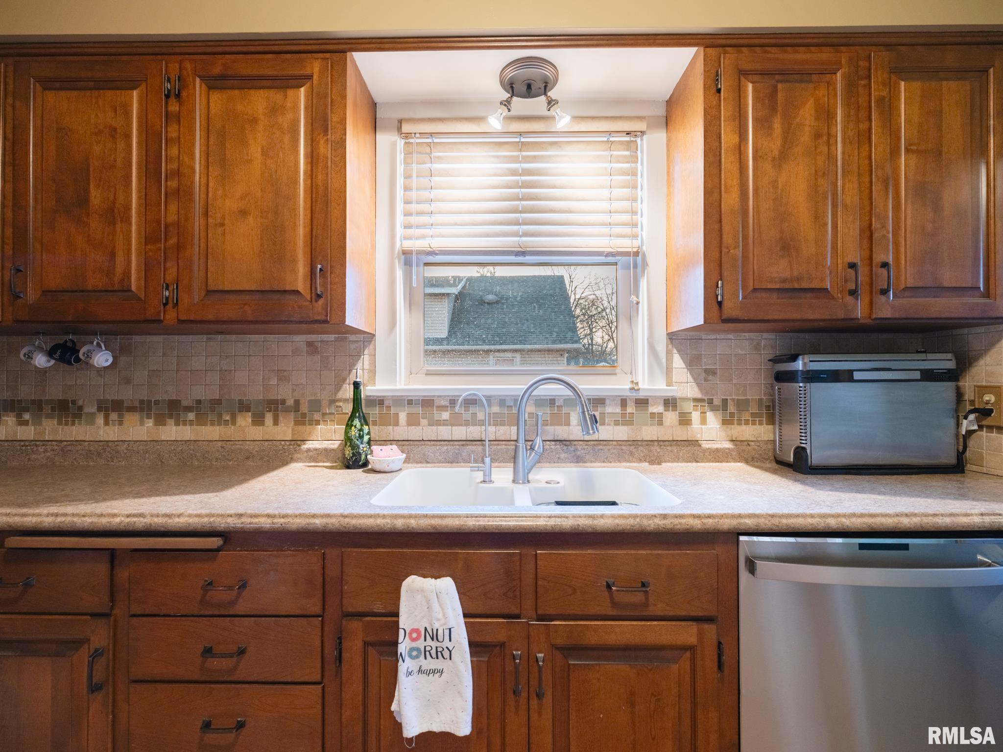 2815 W ROHMANN Avenue