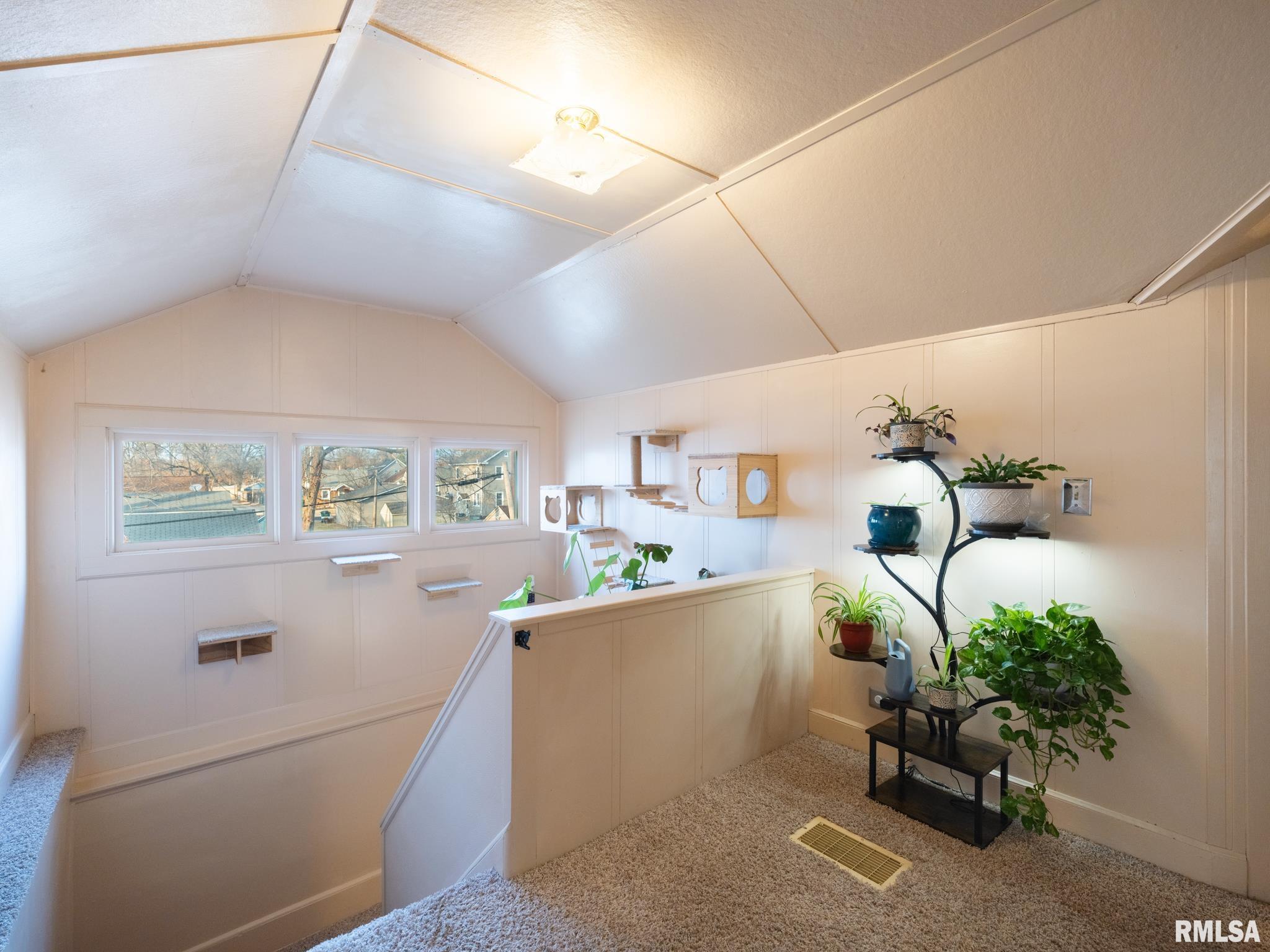 2815 W ROHMANN Avenue