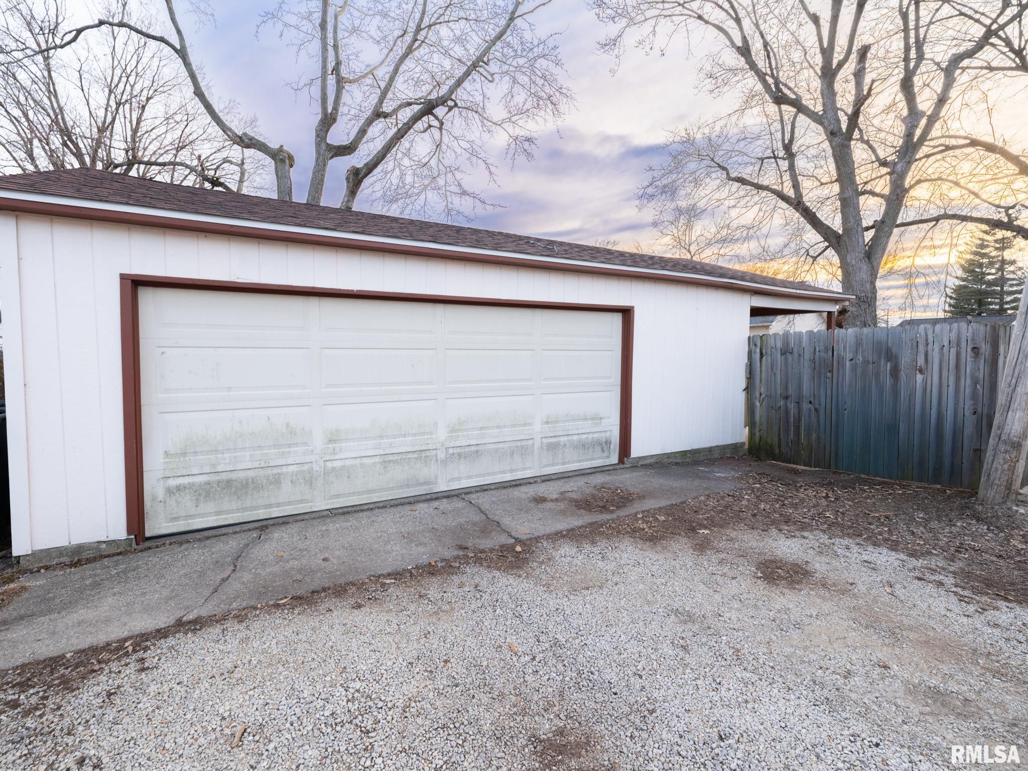 2815 W ROHMANN Avenue