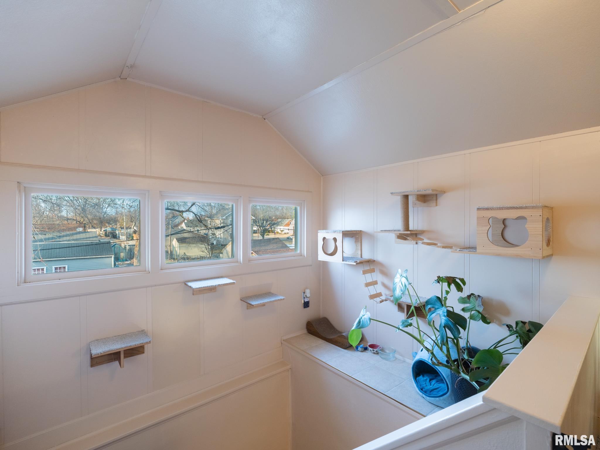 2815 W ROHMANN Avenue