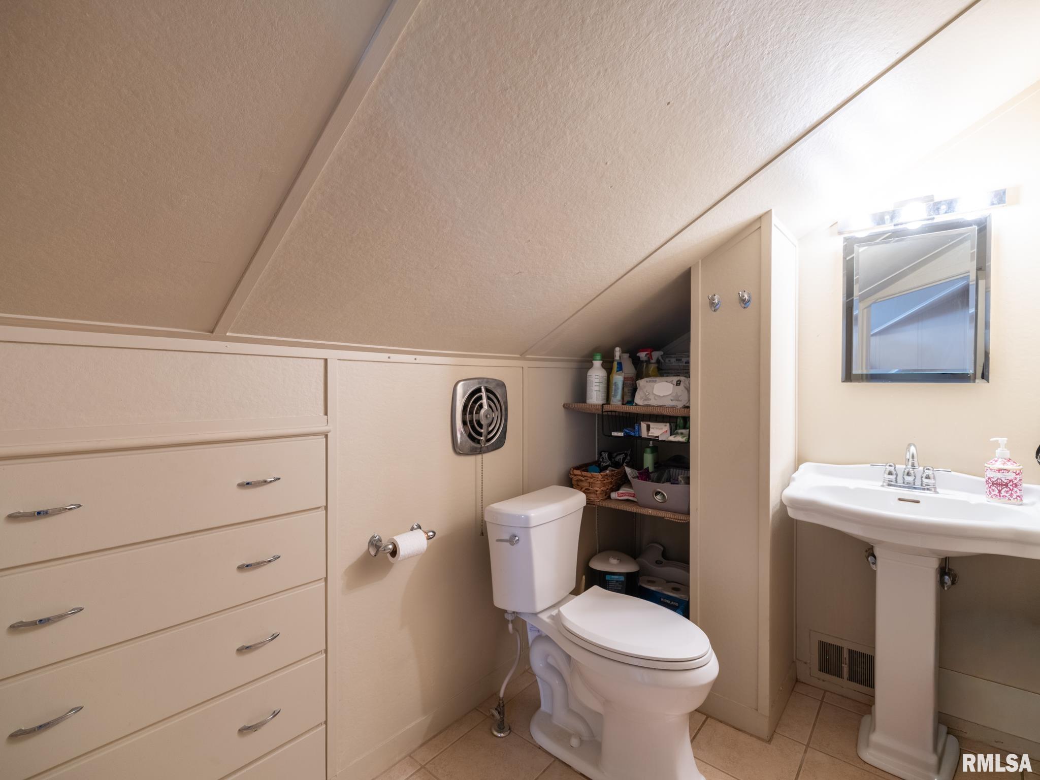 2815 W ROHMANN Avenue