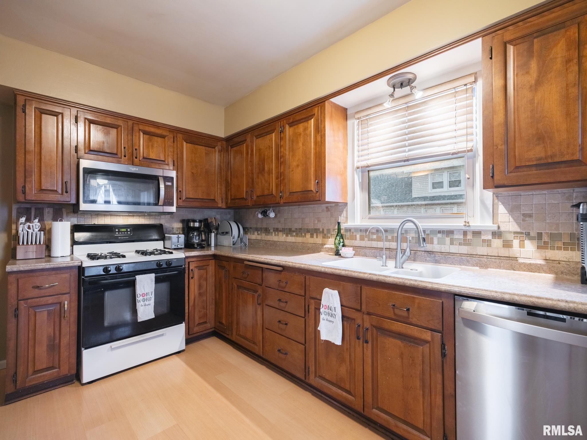 2815 W ROHMANN Avenue