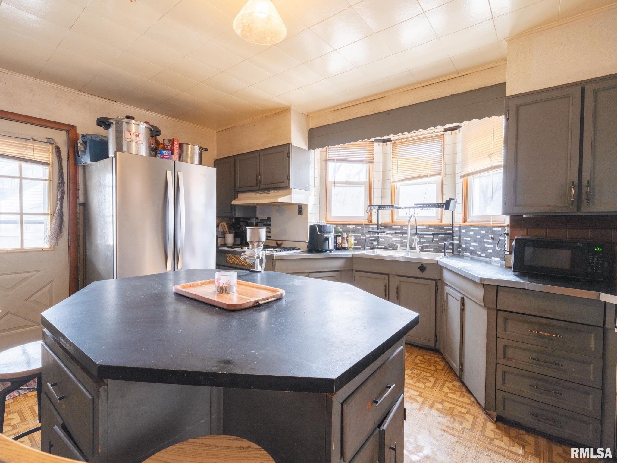 1101 ANN ELIZA Street