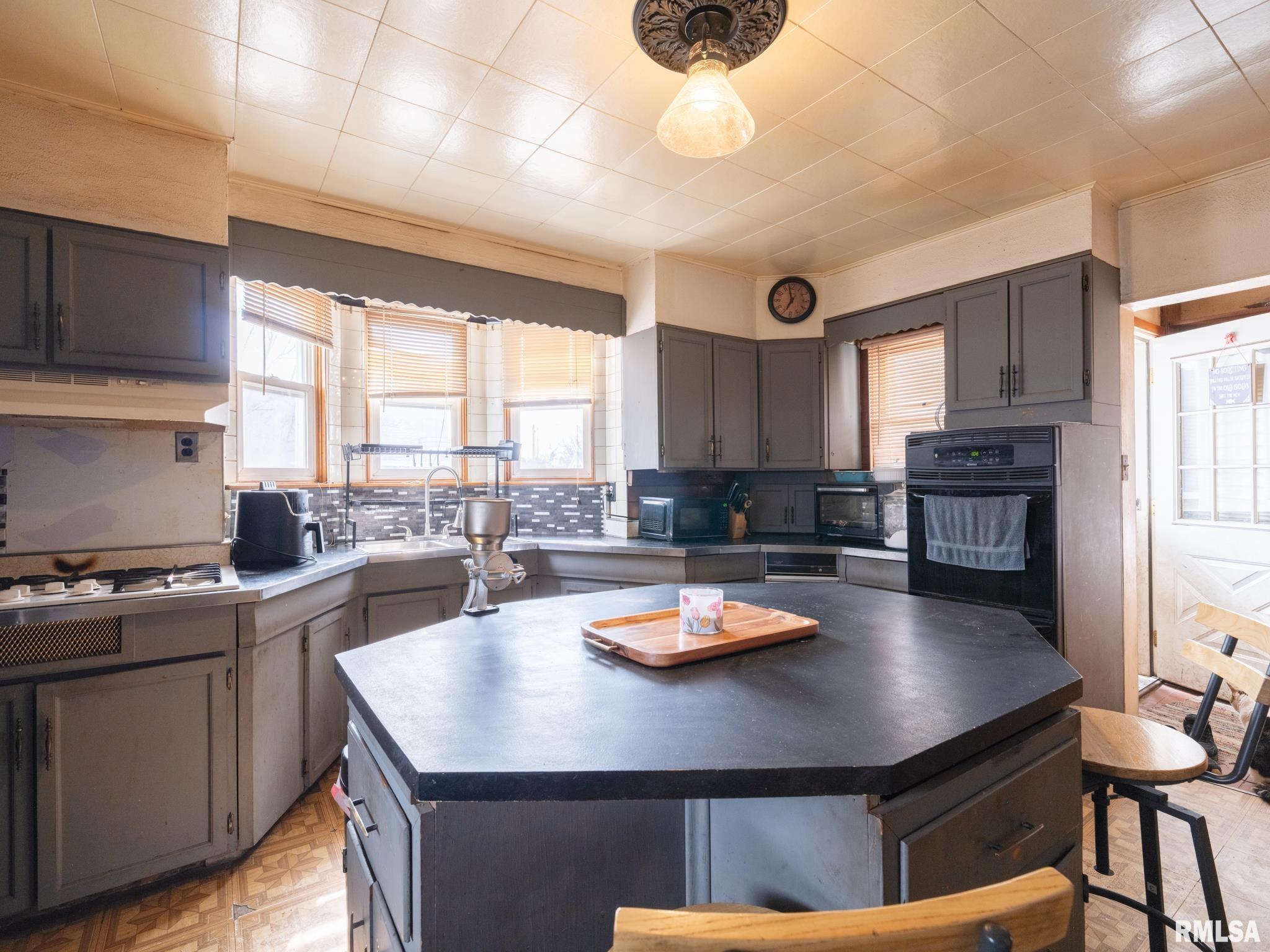 1101 ANN ELIZA Street