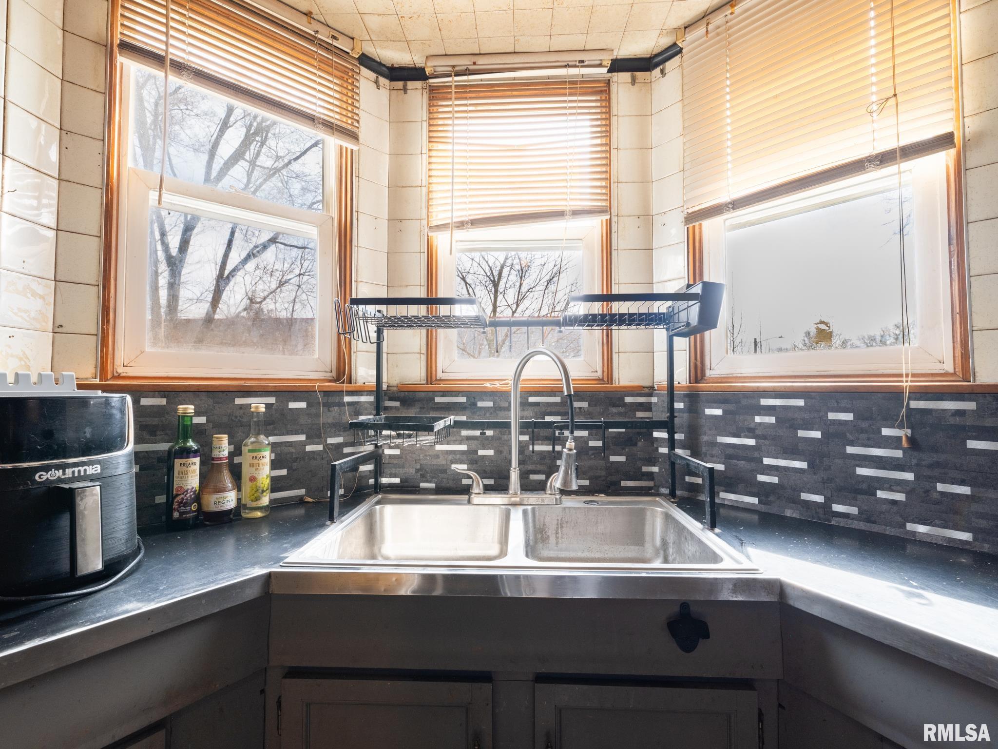 1101 ANN ELIZA Street