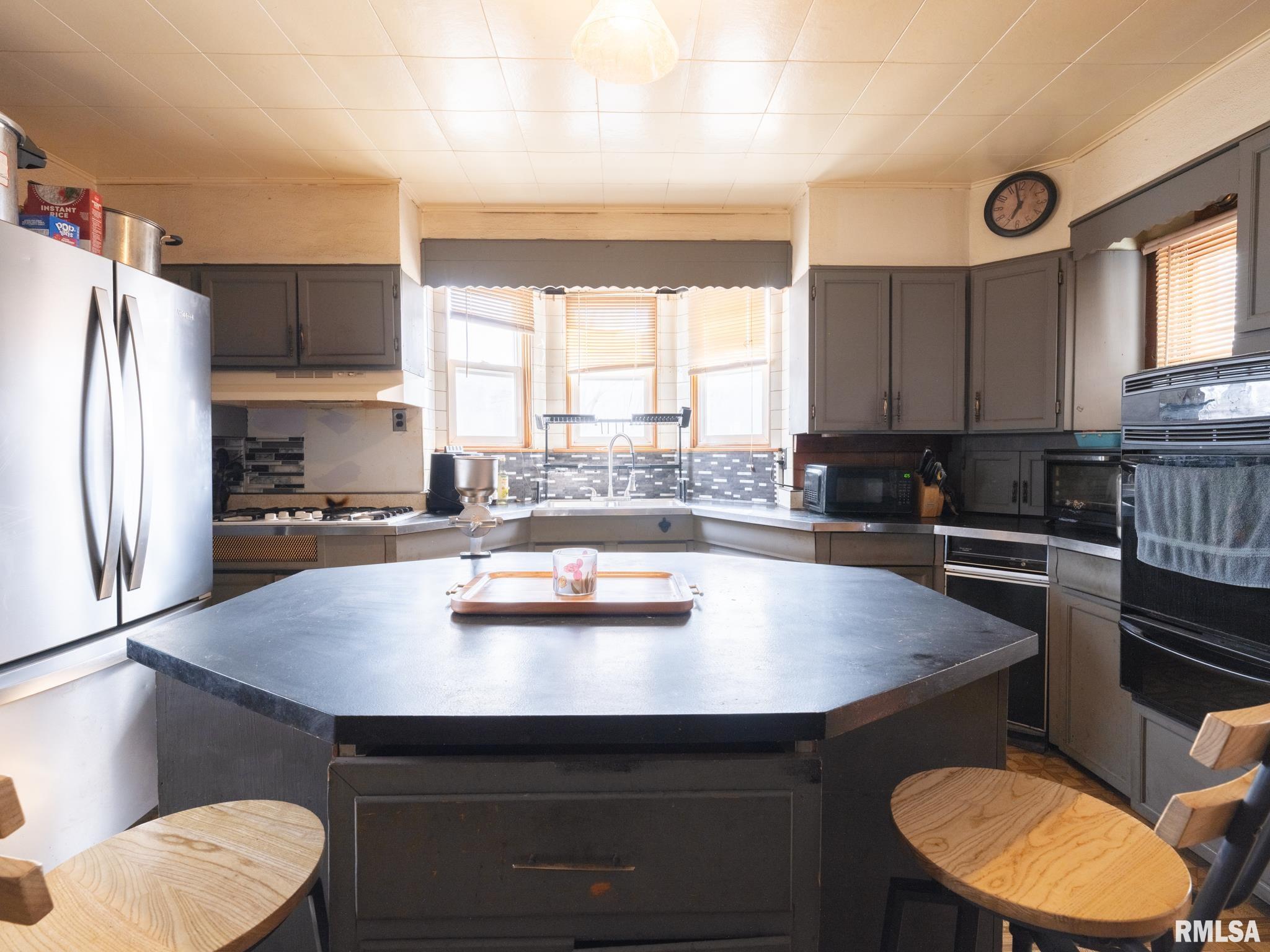 1101 ANN ELIZA Street