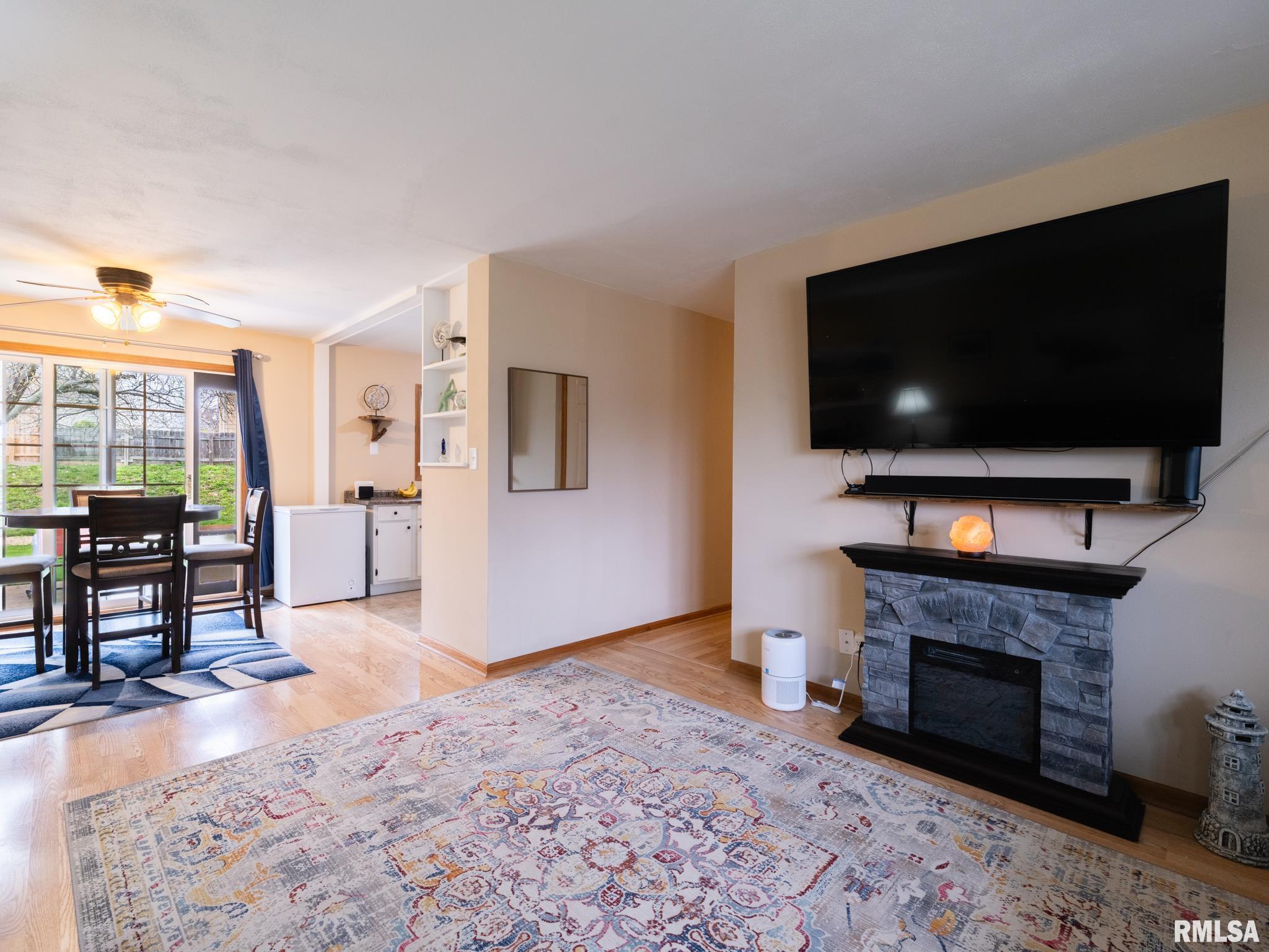 5613 N MAR VISTA Drive