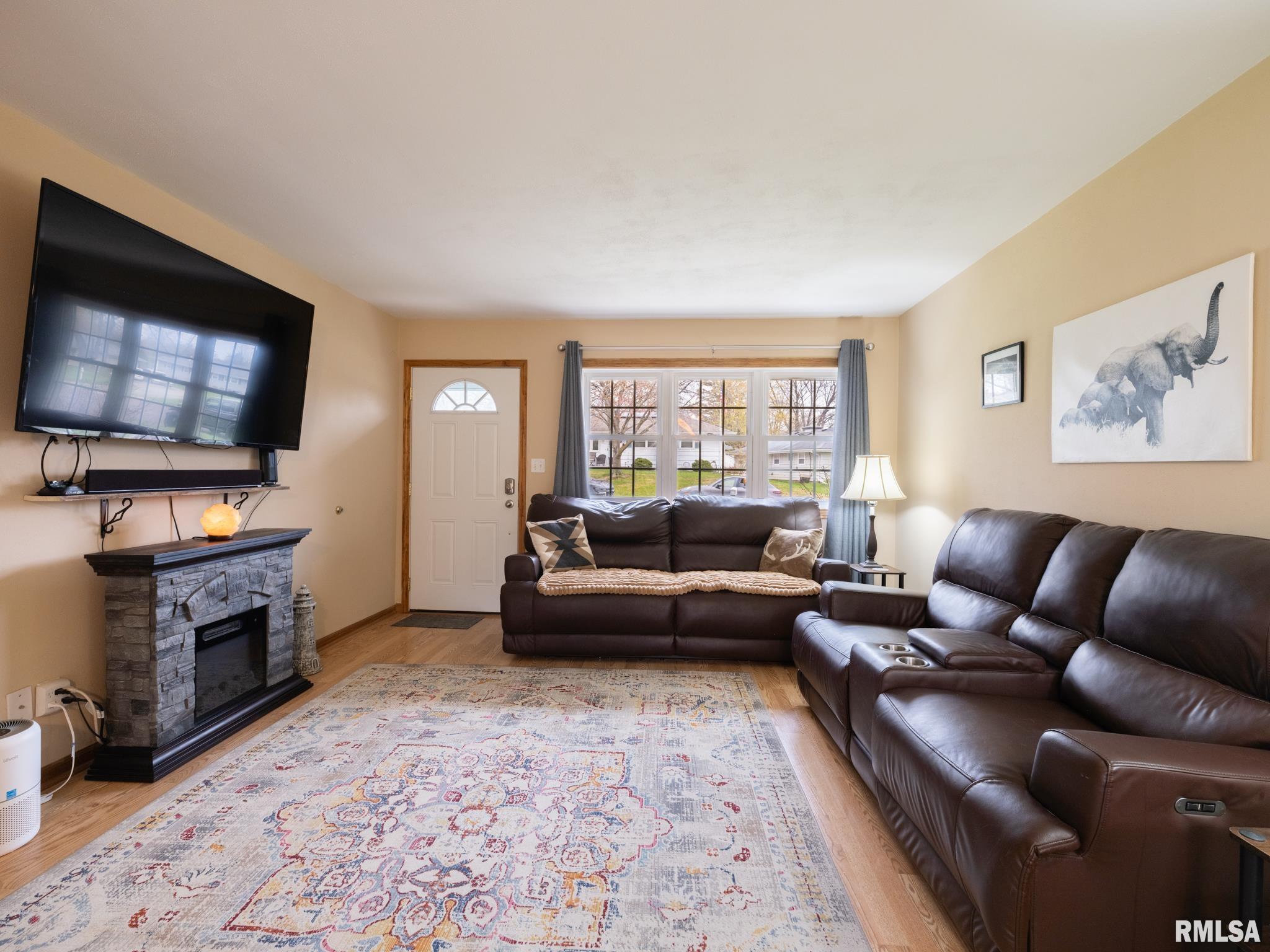 5613 N MAR VISTA Drive
