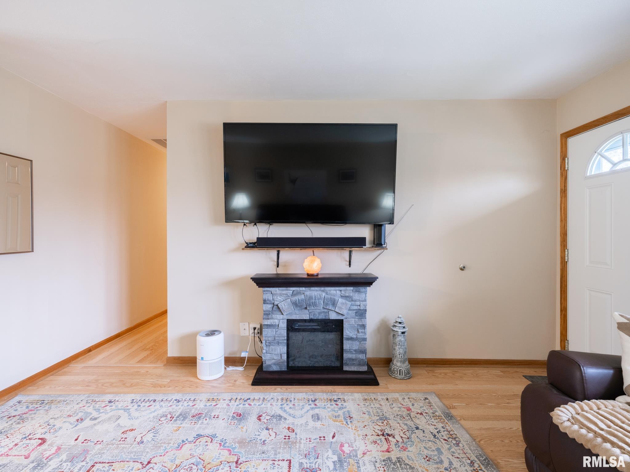5613 N MAR VISTA Drive