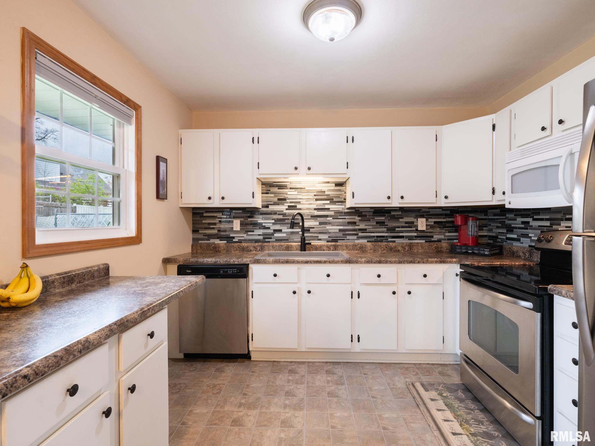 5613 N MAR VISTA Drive