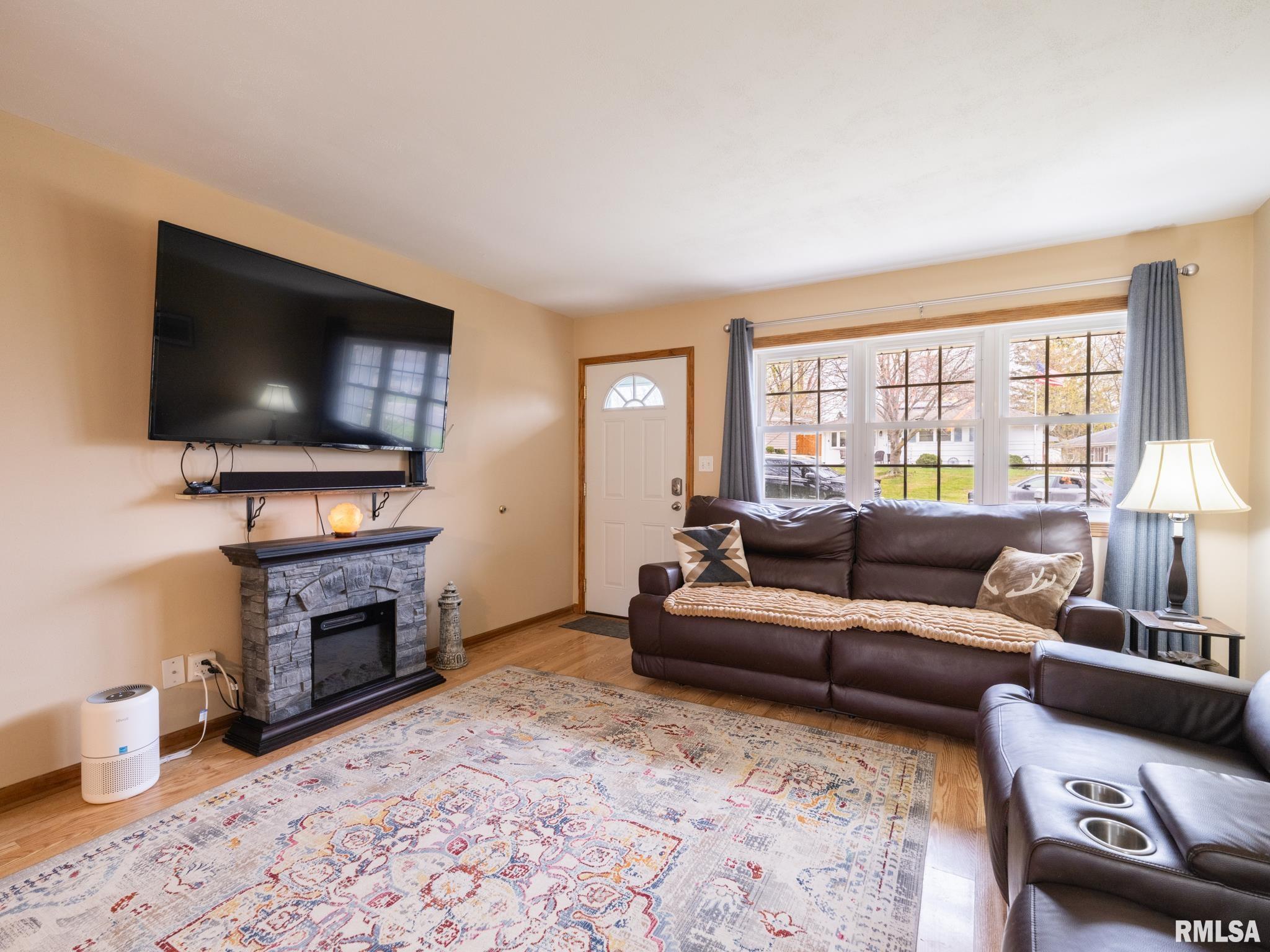 5613 N MAR VISTA Drive