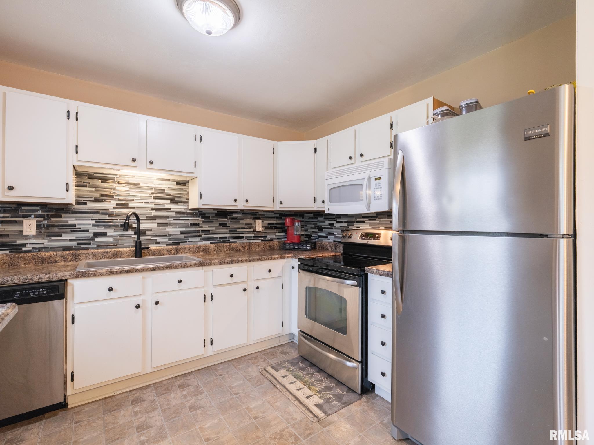 5613 N MAR VISTA Drive