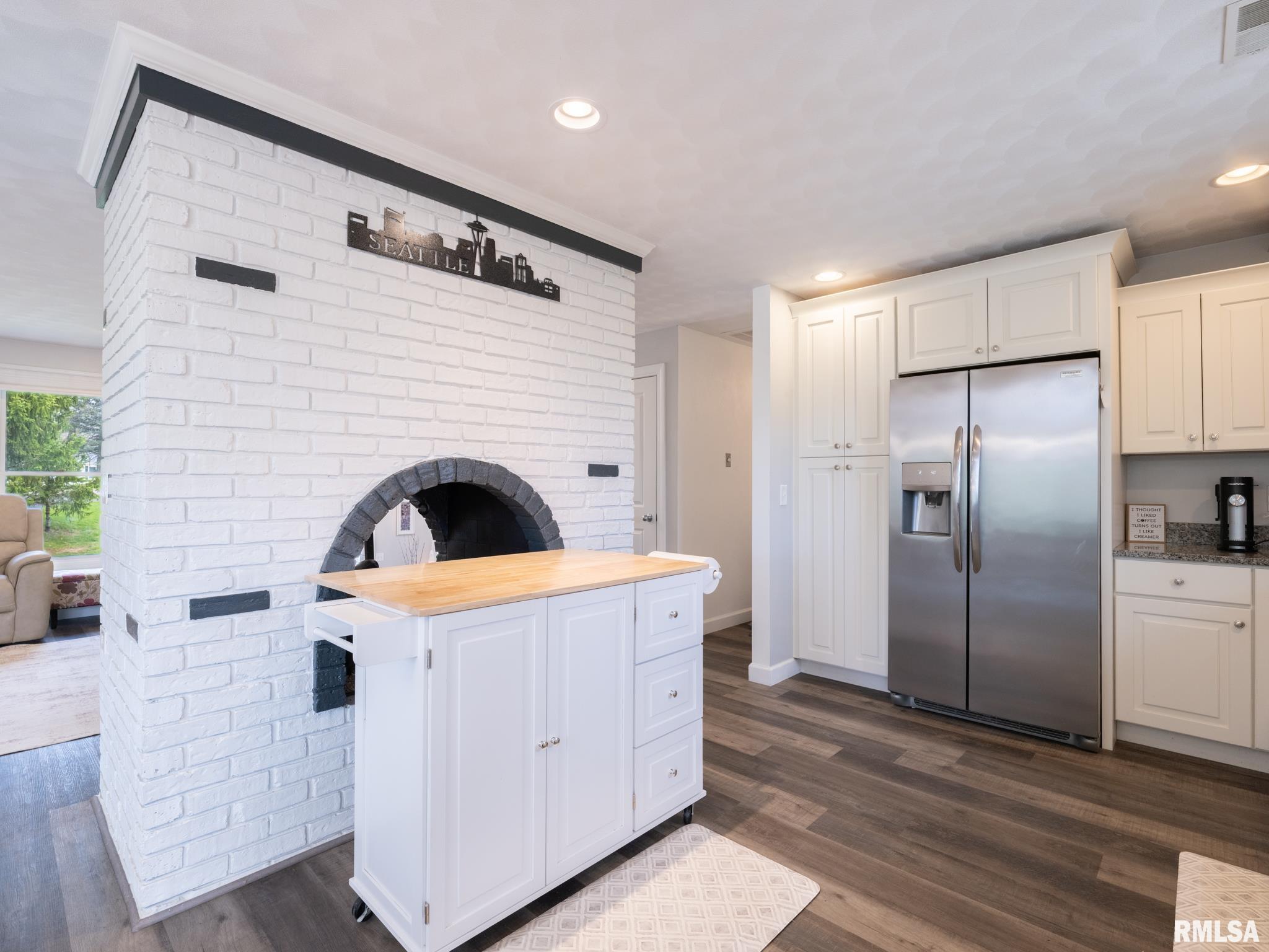 235 E SURREY Lane