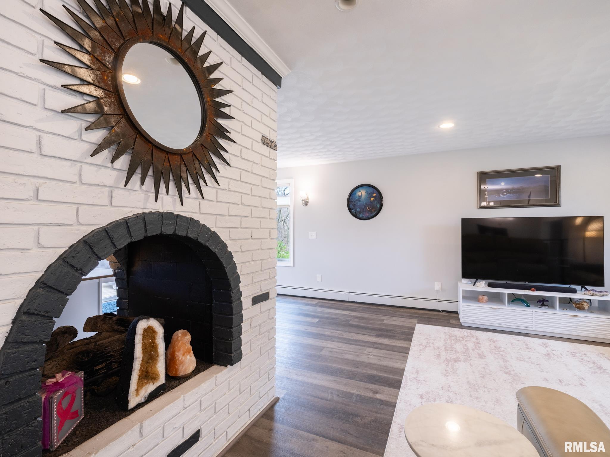 235 E SURREY Lane