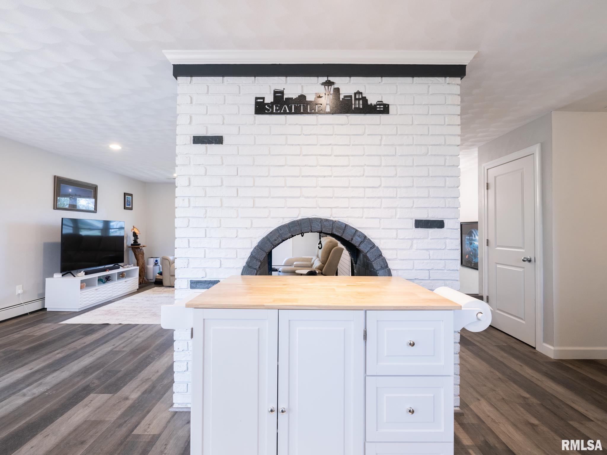 235 E SURREY Lane