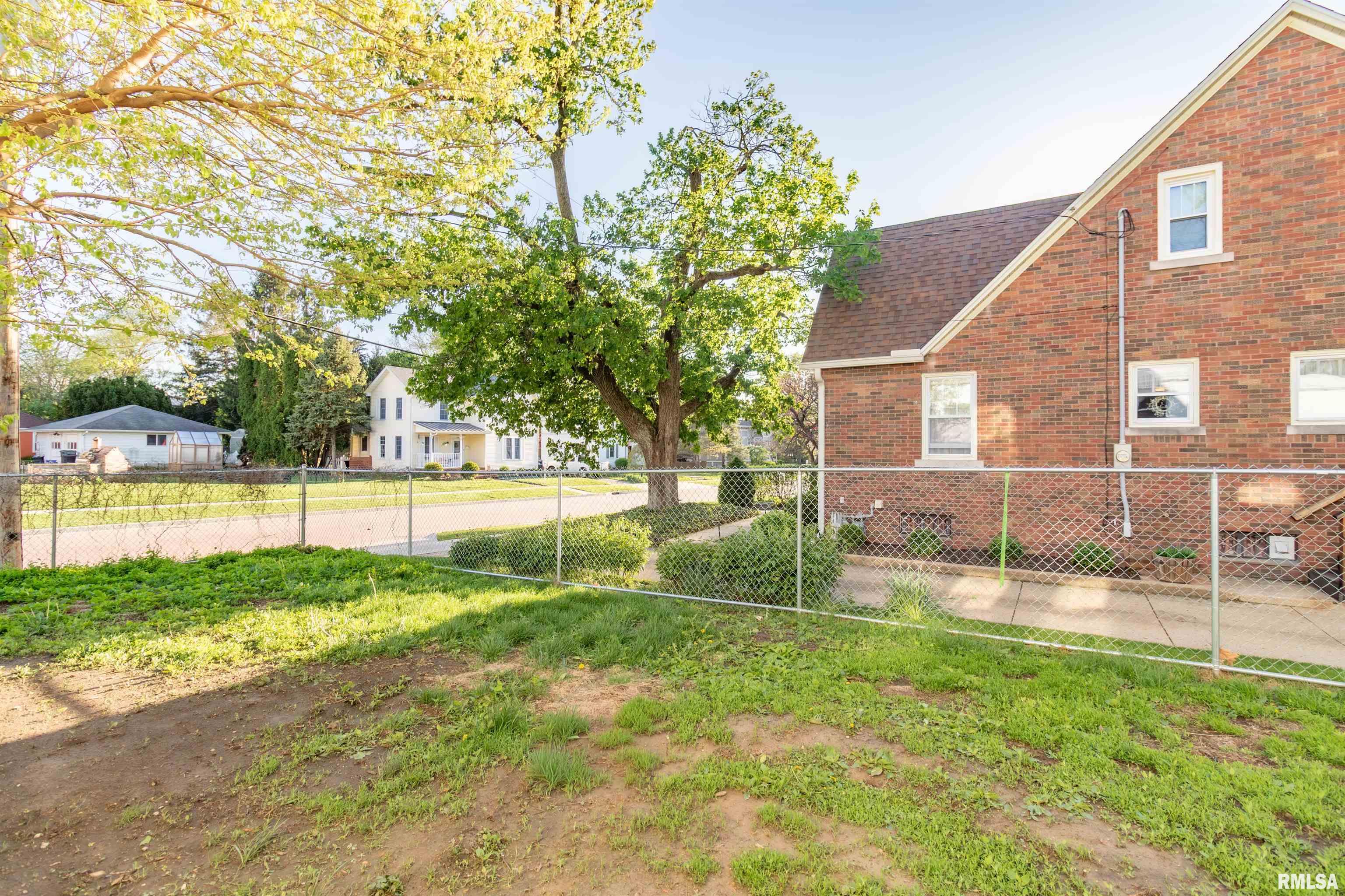 118 S HIGH Street