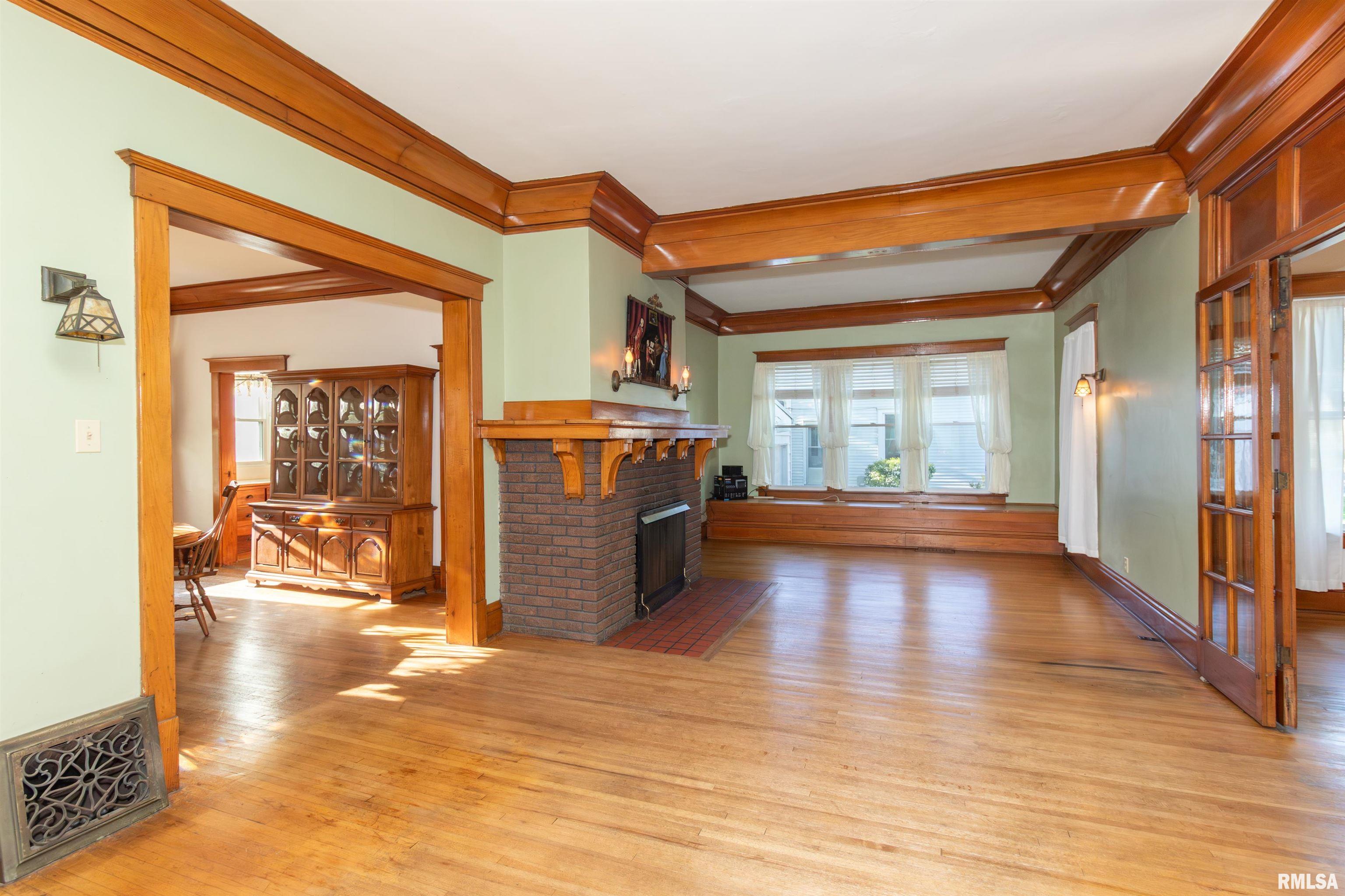 118 S HIGH Street