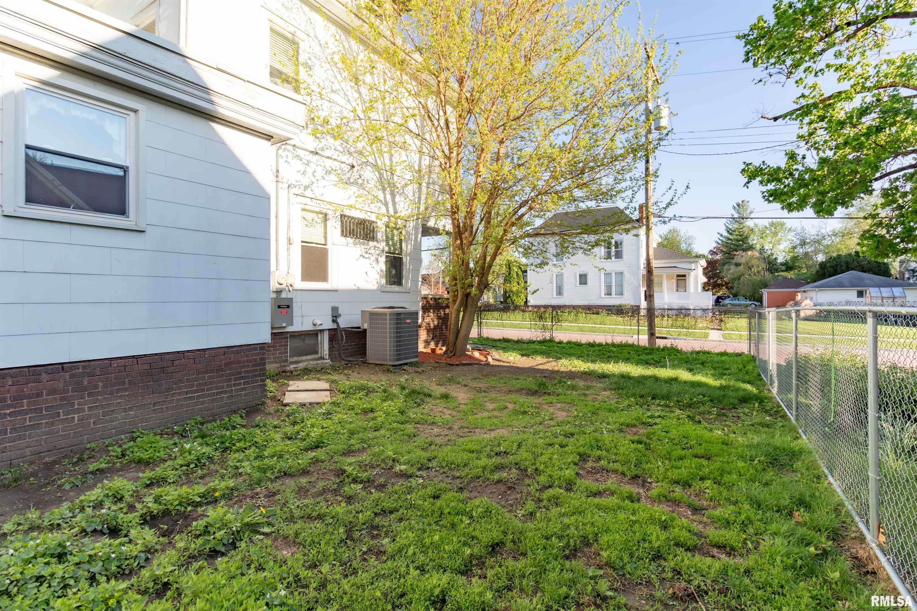 118 S HIGH Street