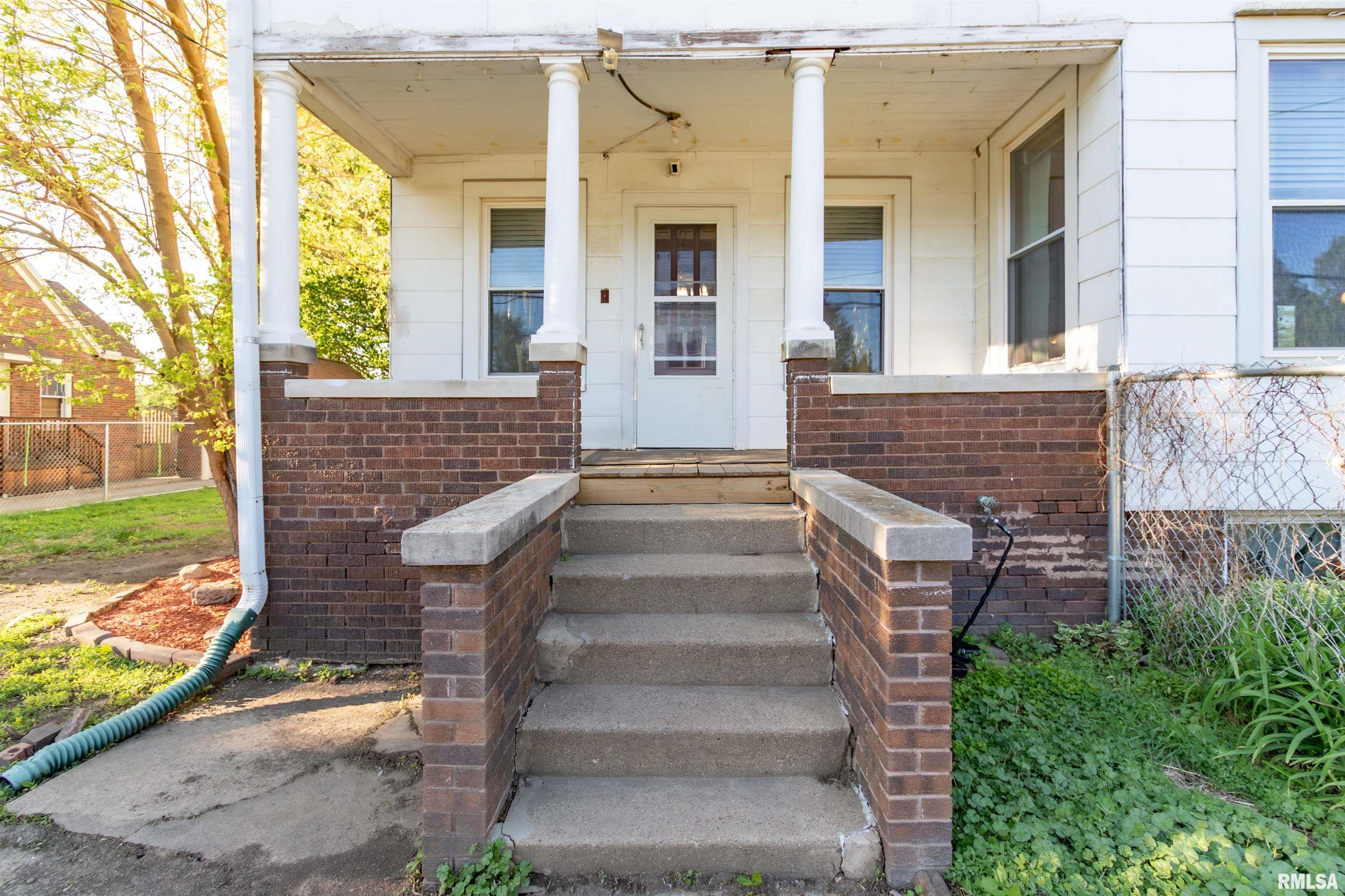 118 S HIGH Street