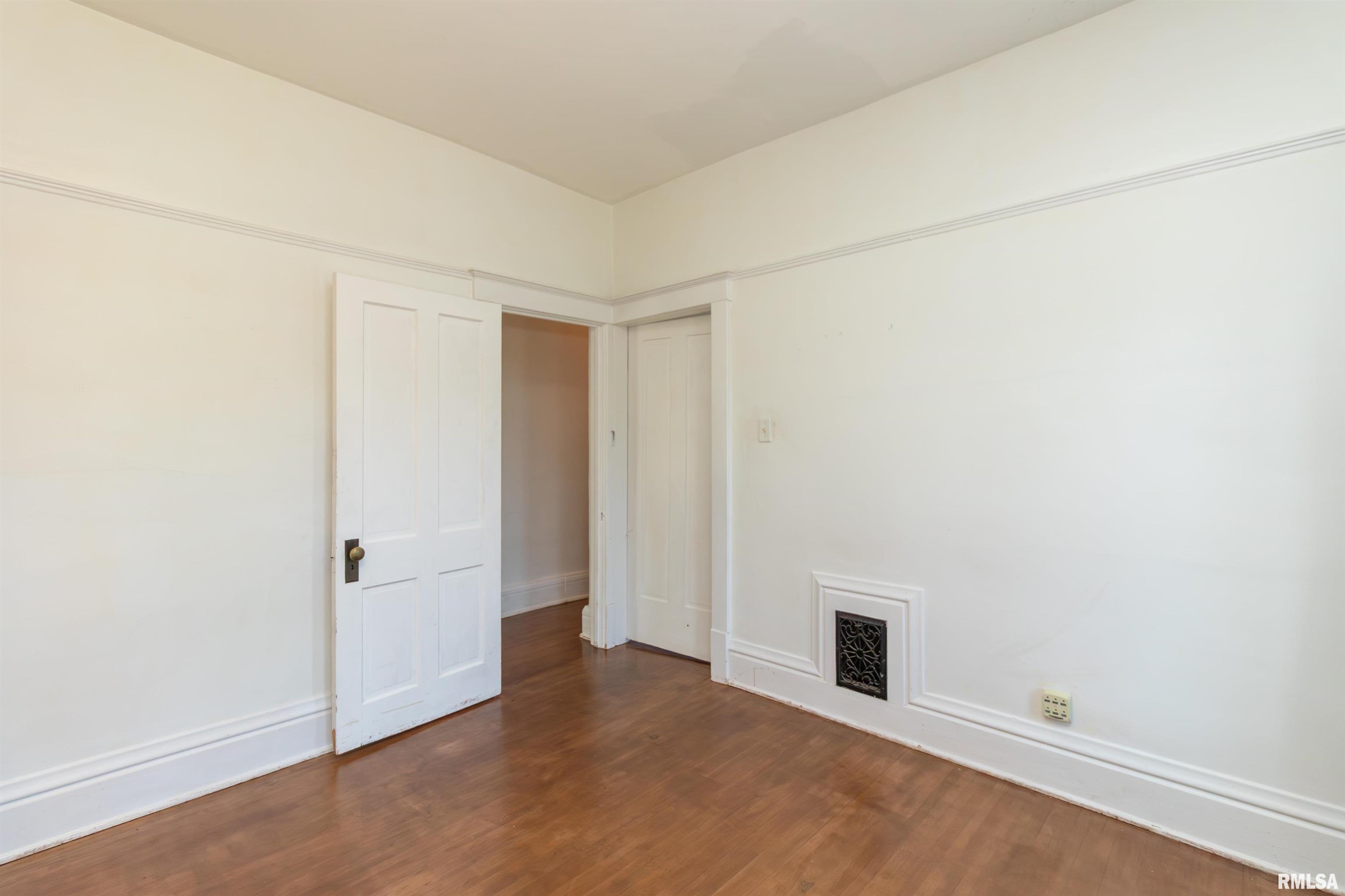 118 S HIGH Street