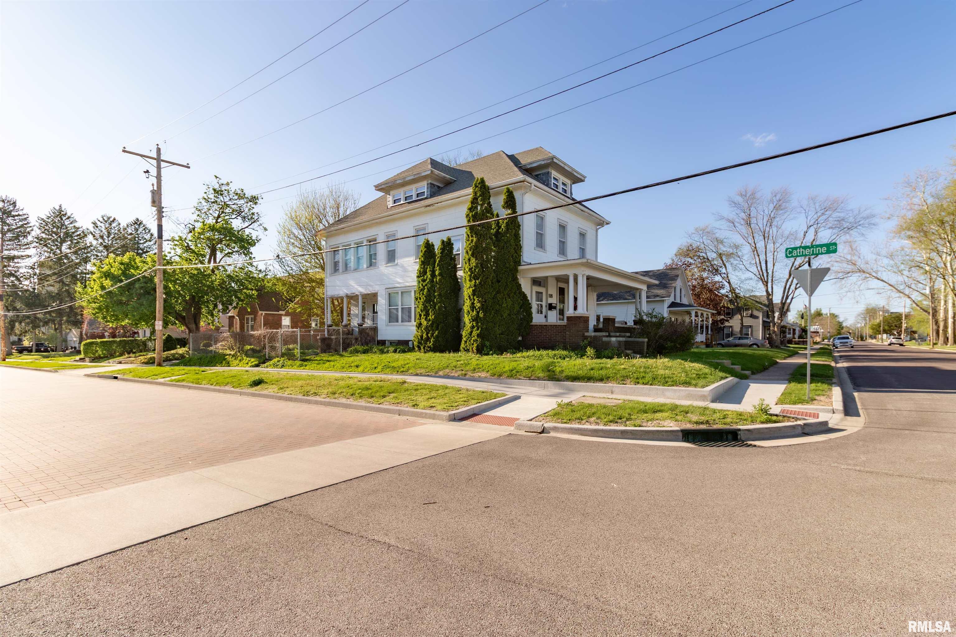 118 S HIGH Street