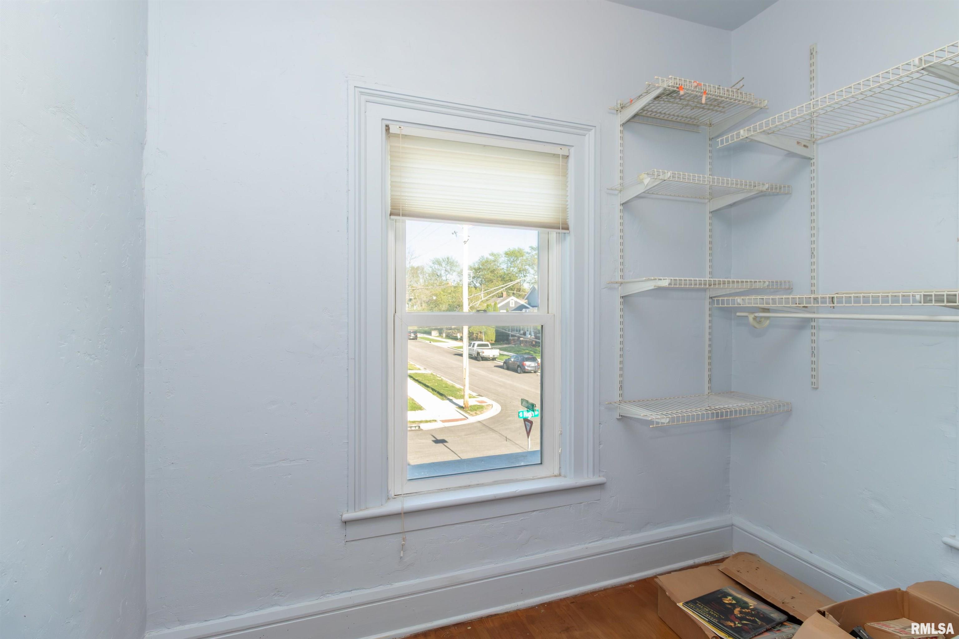 118 S HIGH Street