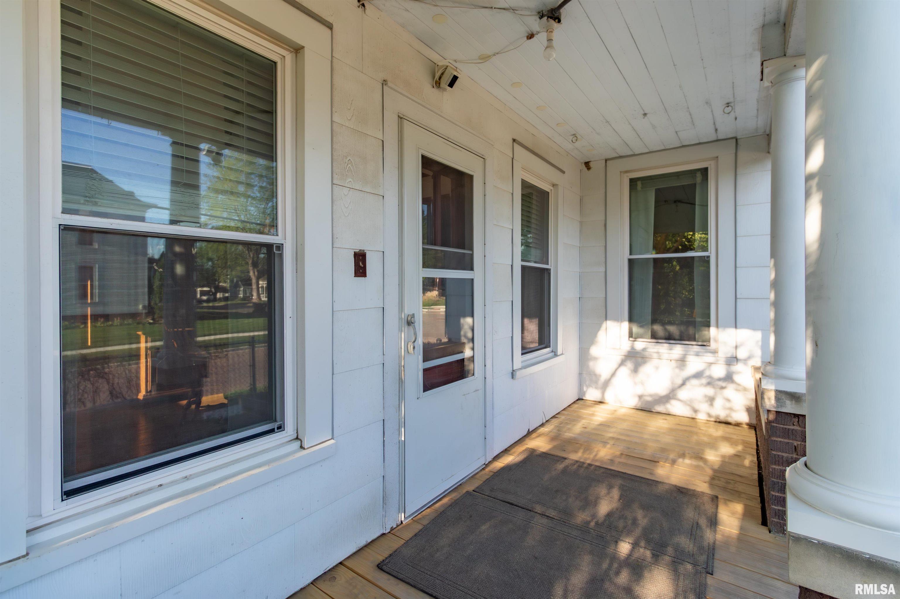 118 S HIGH Street