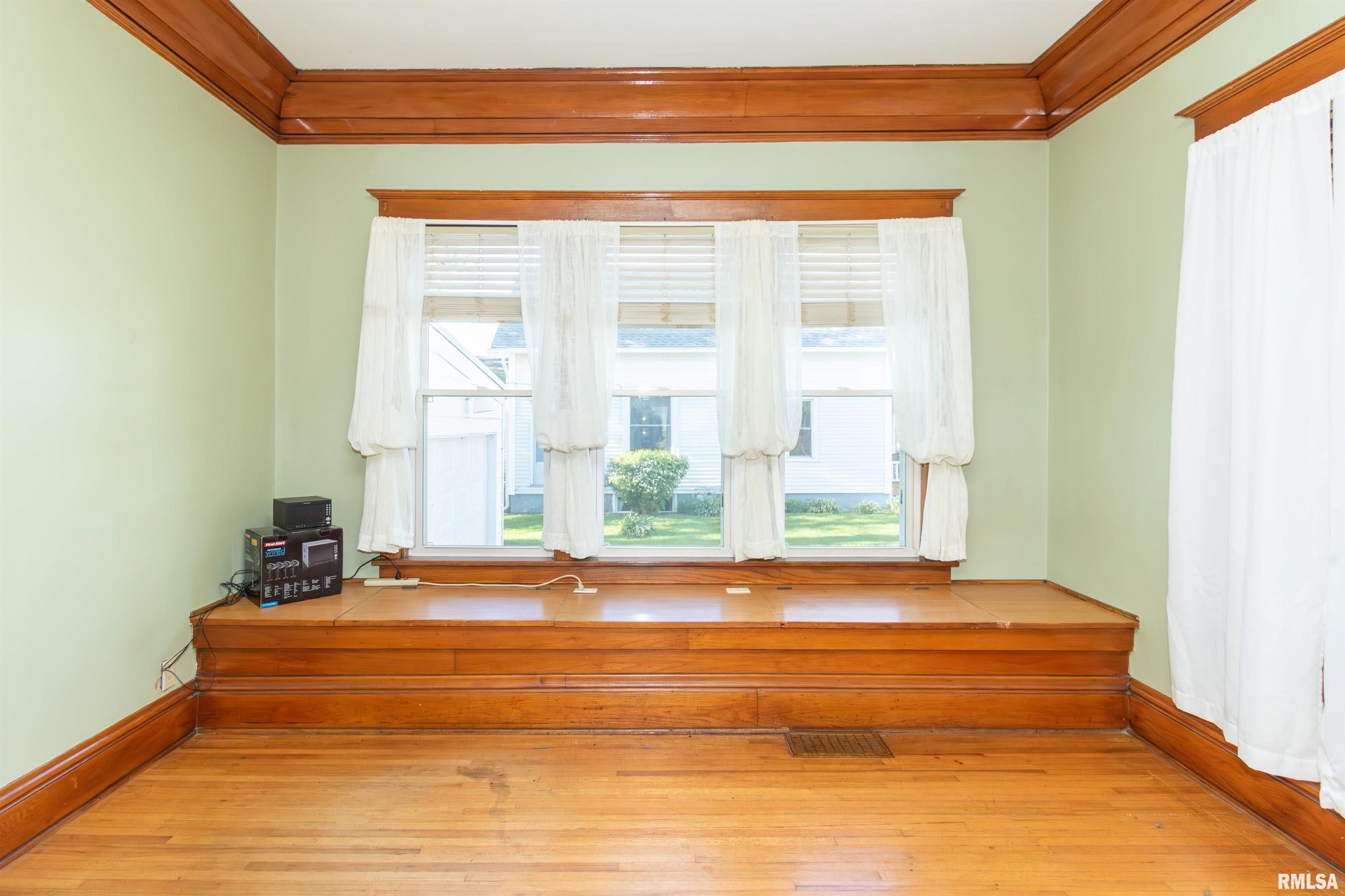 118 S HIGH Street