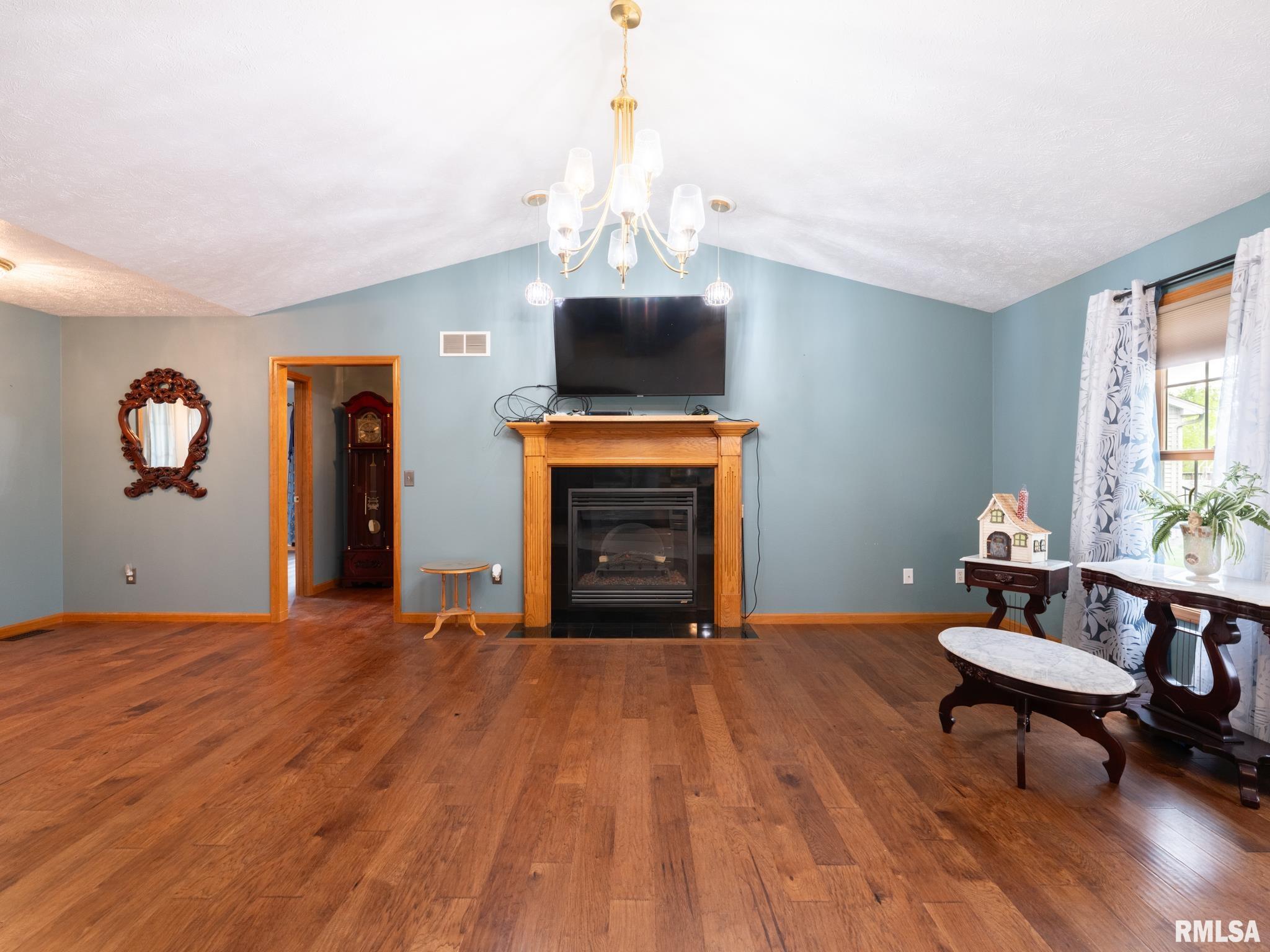 115 CASTLEMAN Court