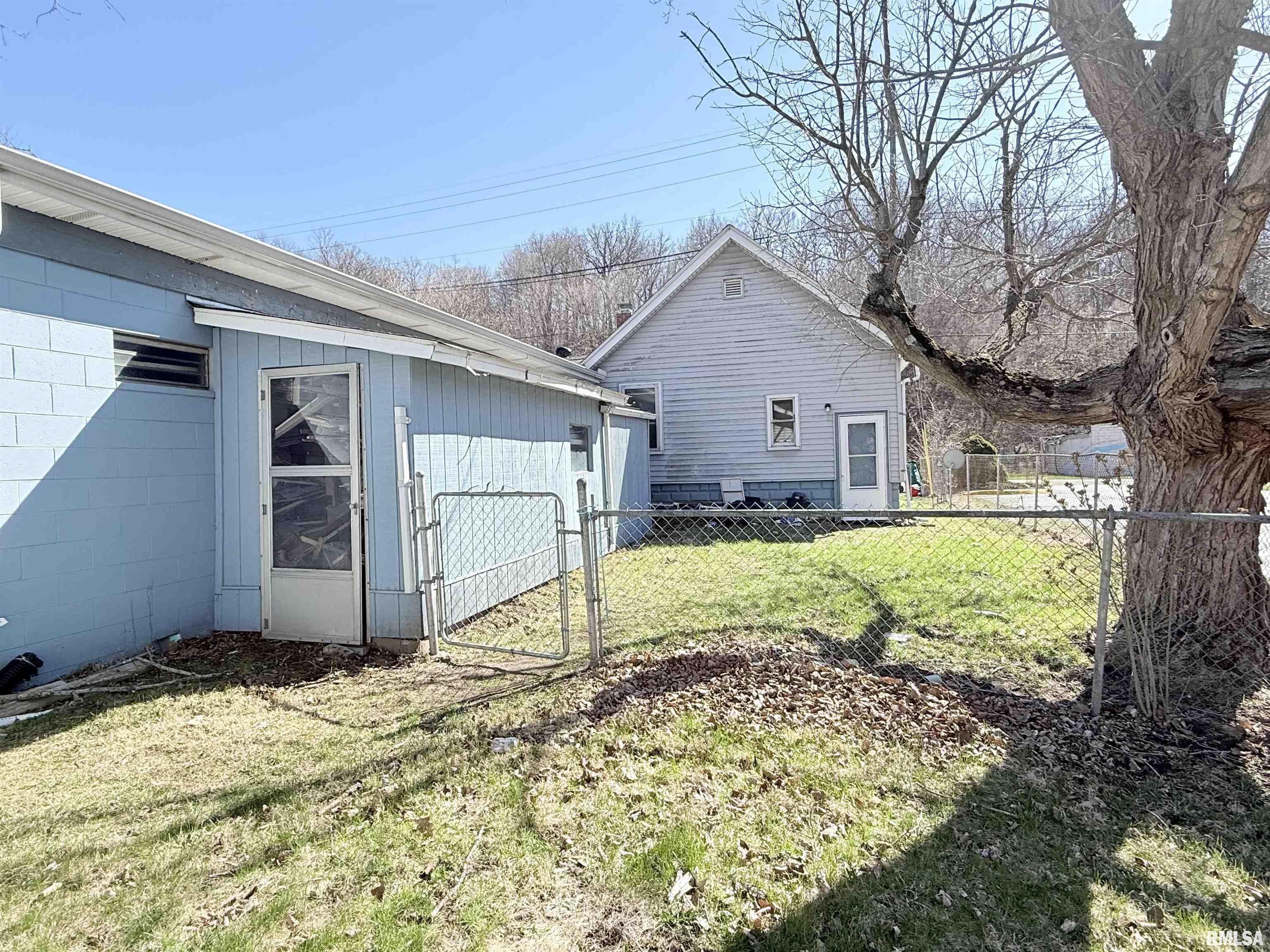 1333-1337 MEADOW Avenue